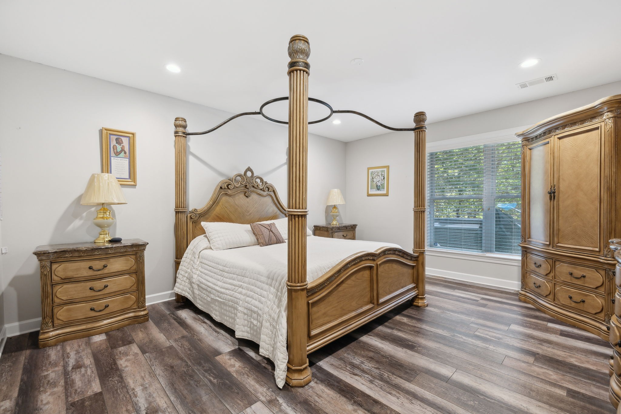 6884 Walnut Hills Dr