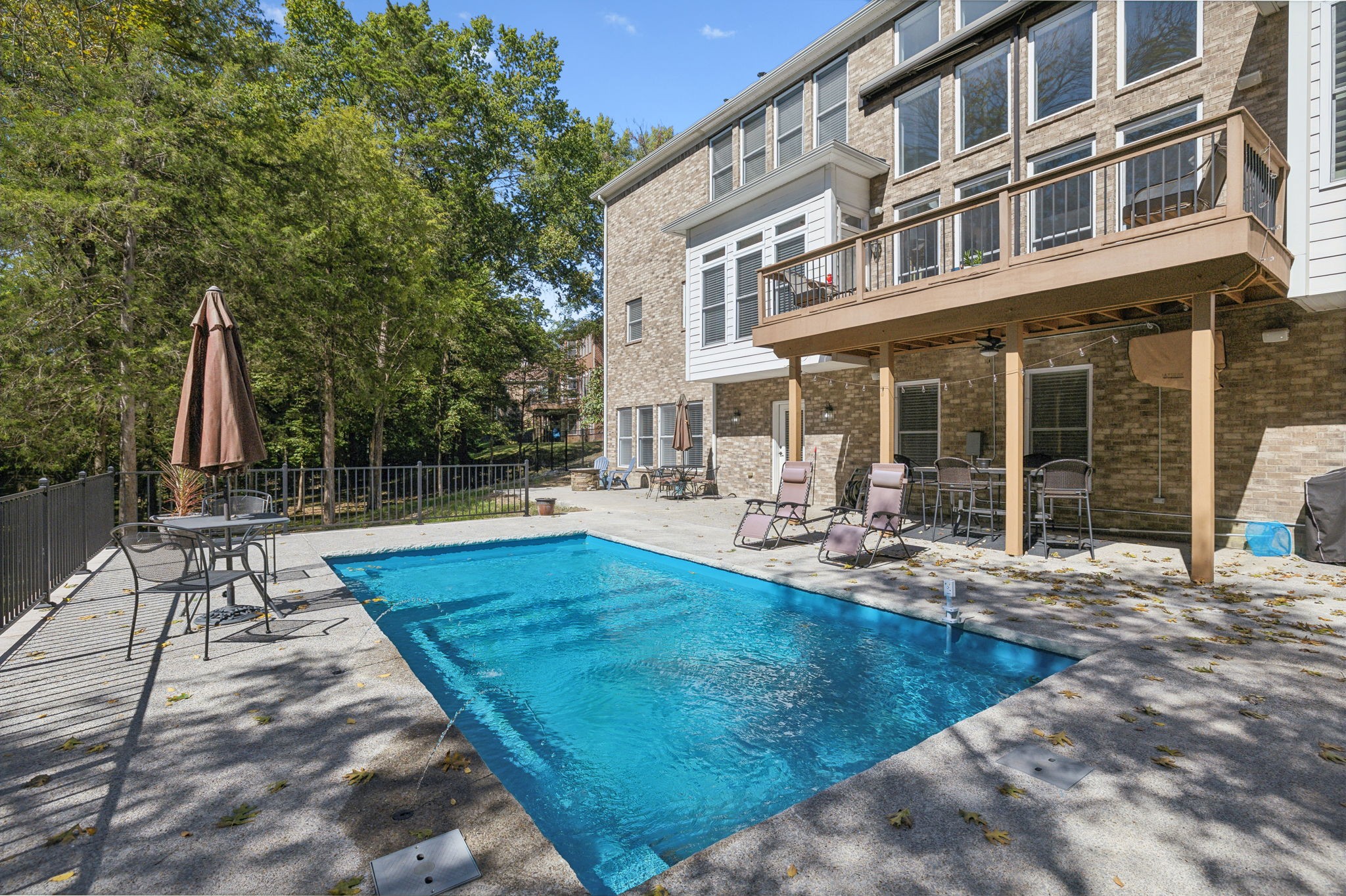 6884 Walnut Hills Dr