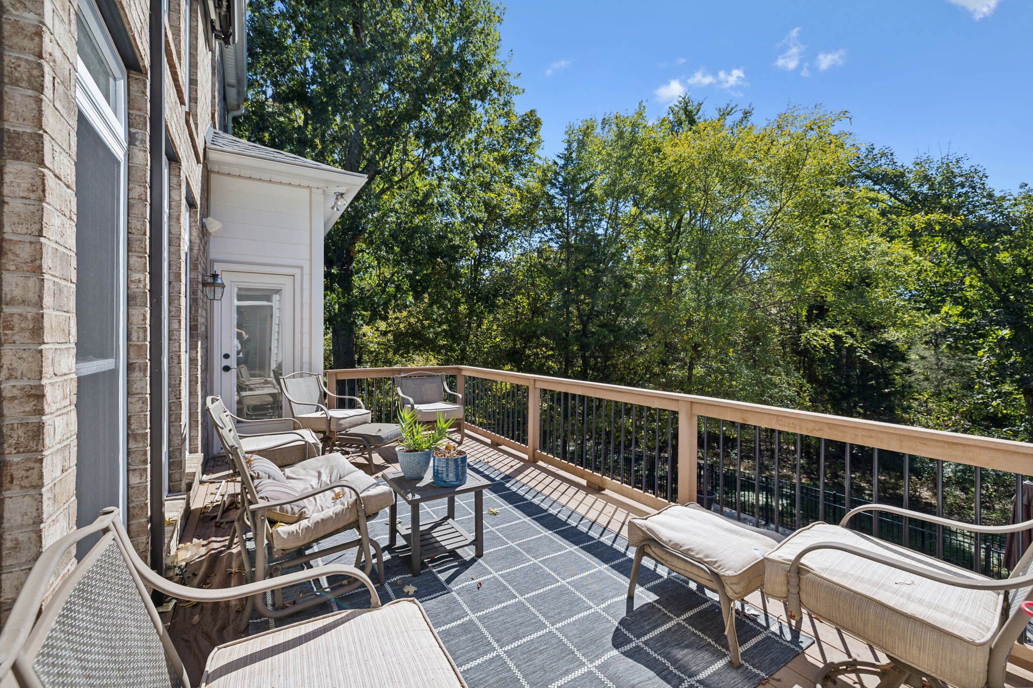 6884 Walnut Hills Dr