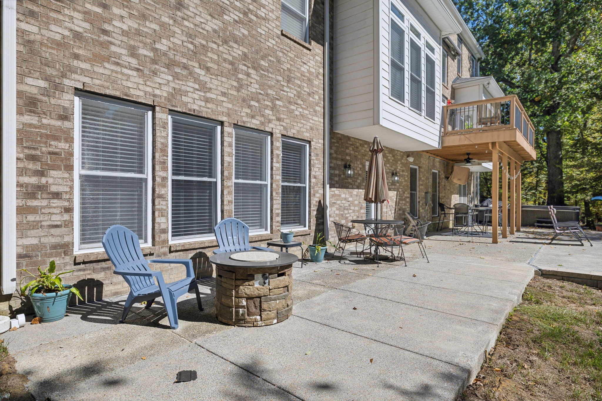 6884 Walnut Hills Dr