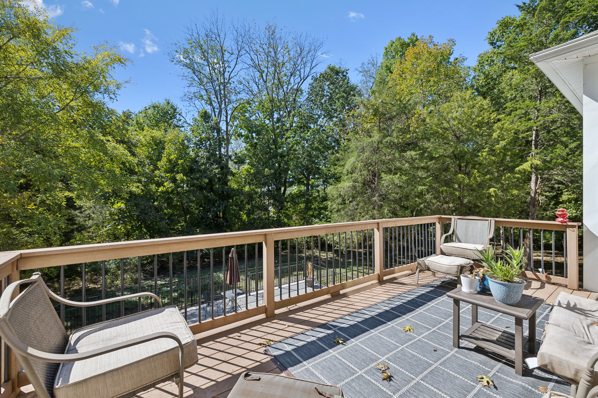 6884 Walnut Hills Dr