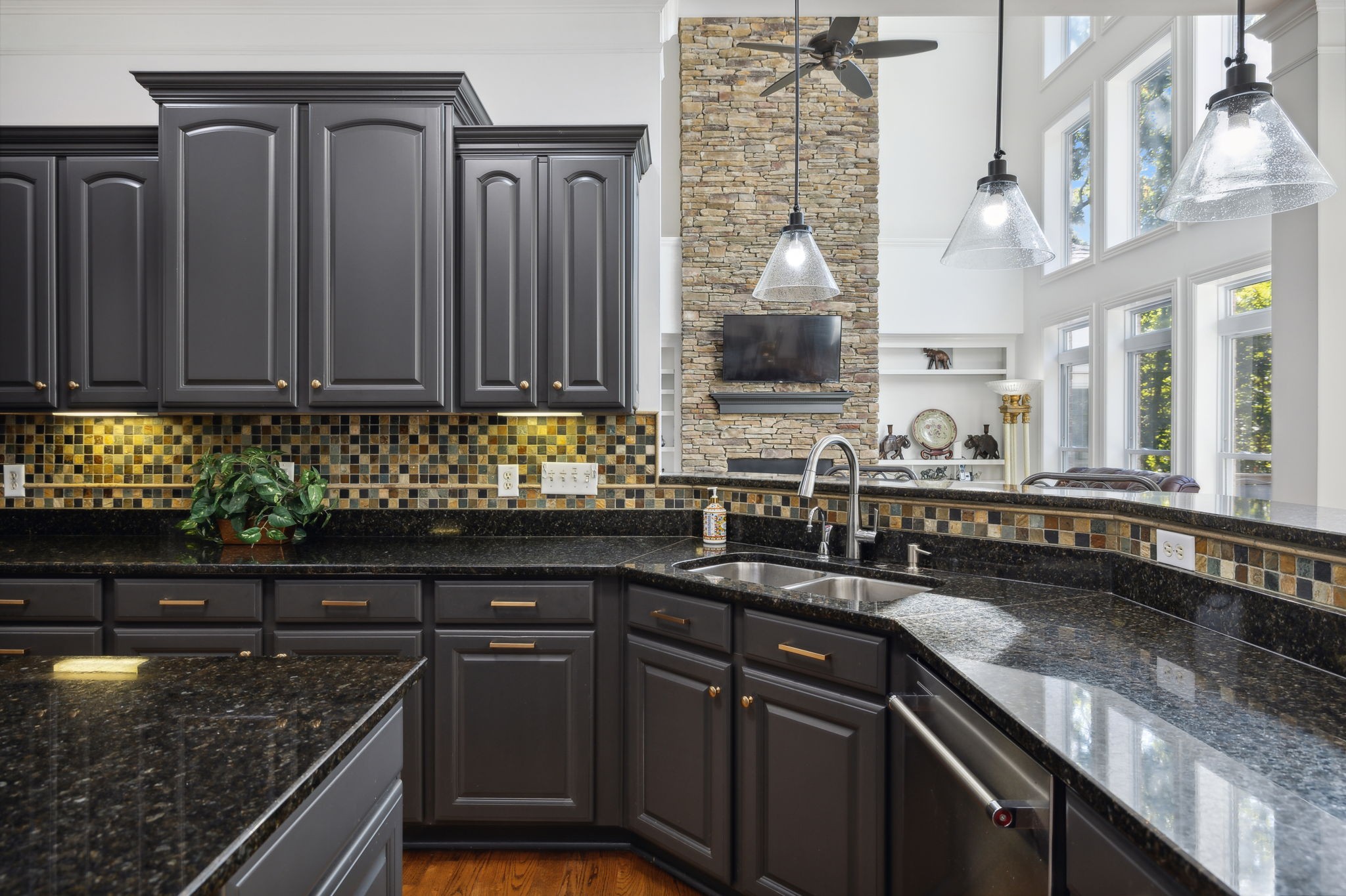 6884 Walnut Hills Dr