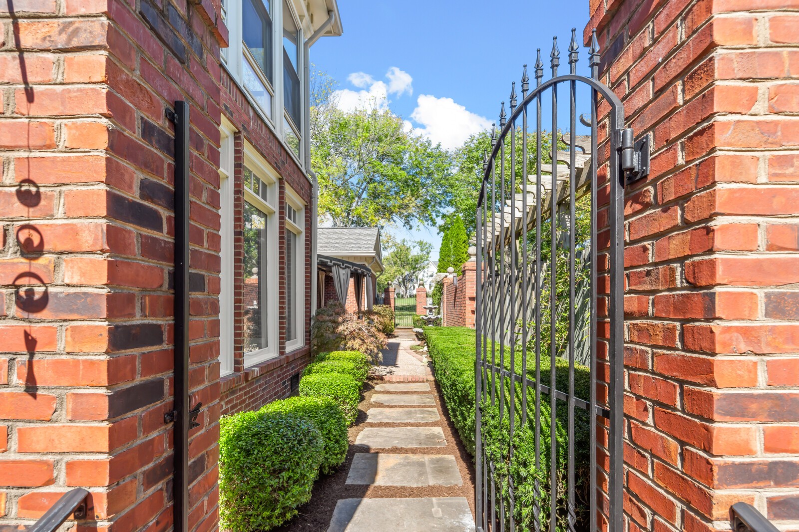 101 Whitney Place Ct