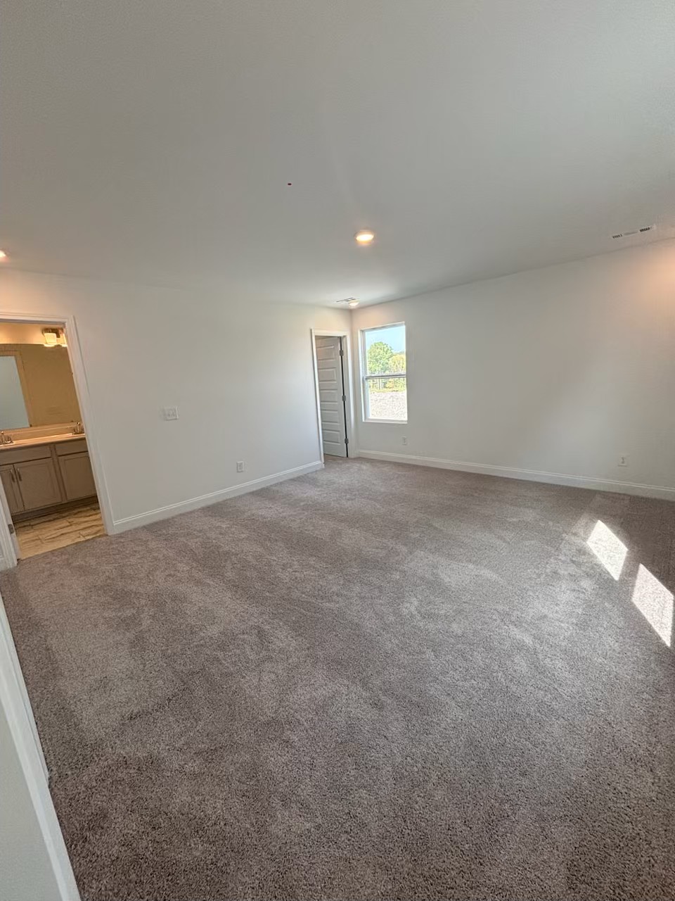 977 Nance Ln