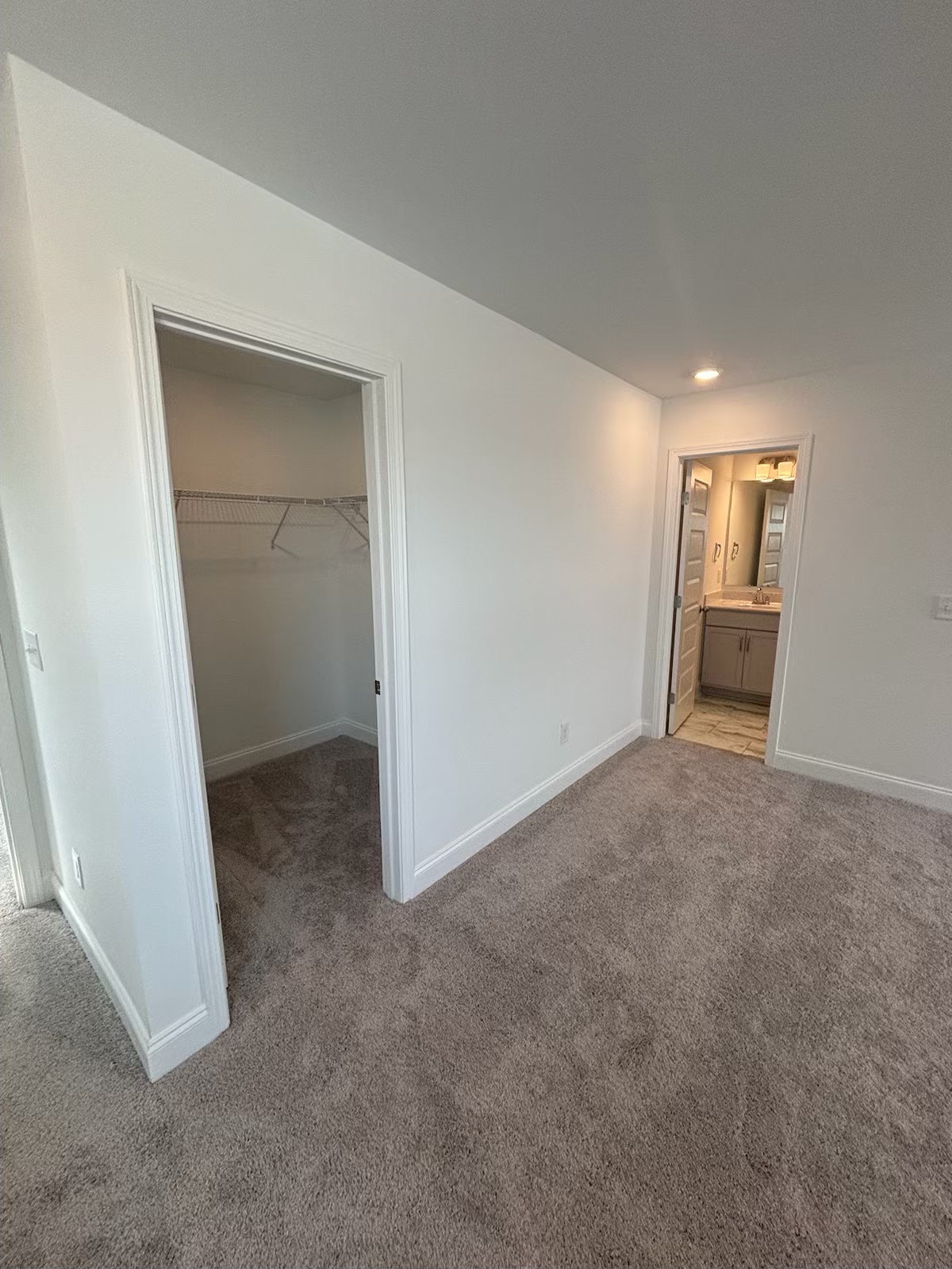 977 Nance Ln