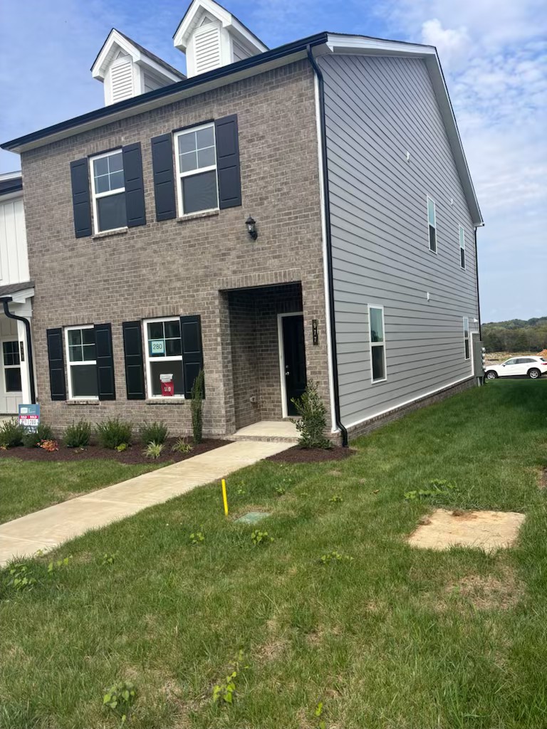 977 Nance Ln