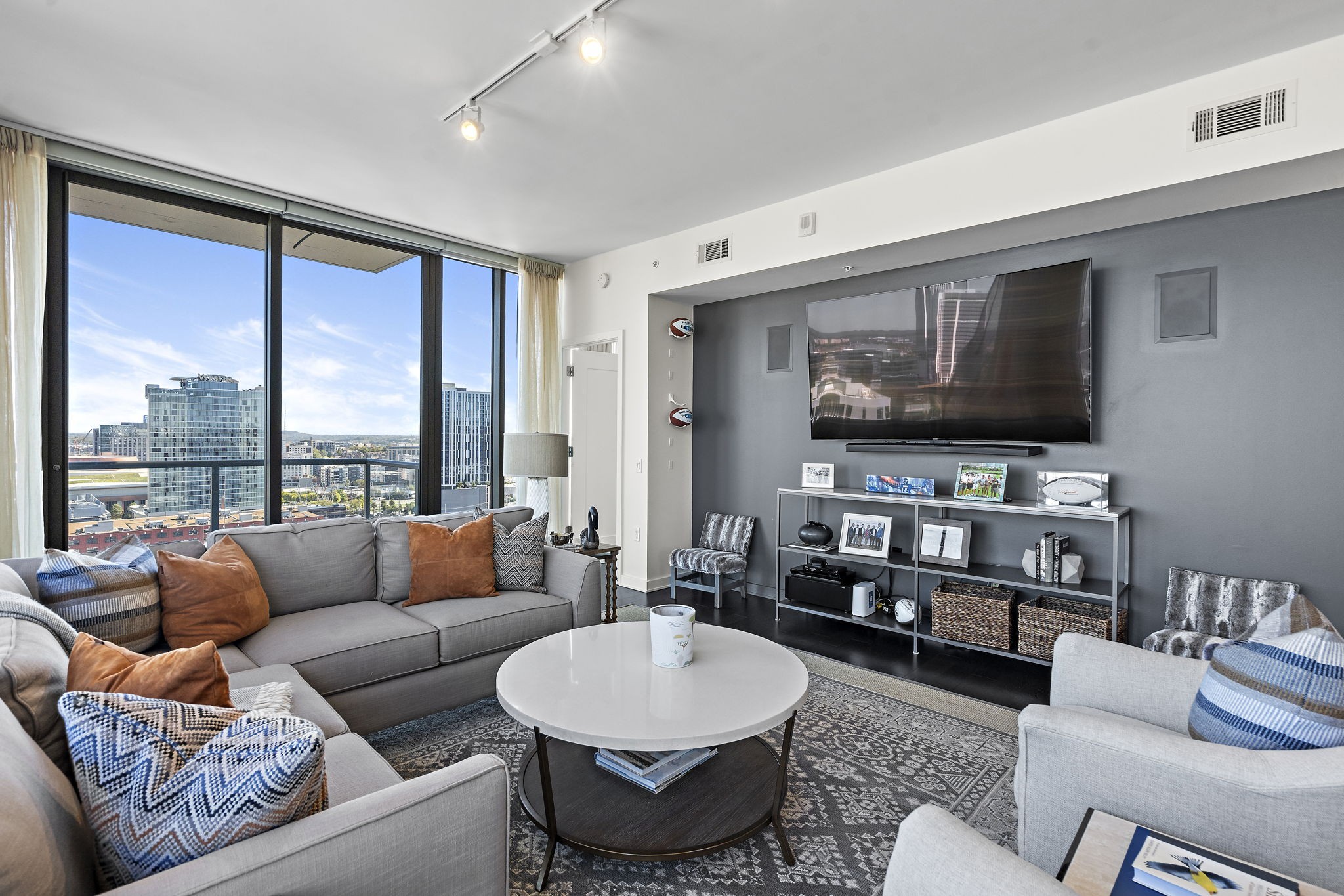 1212 Laurel St Unit: 1602