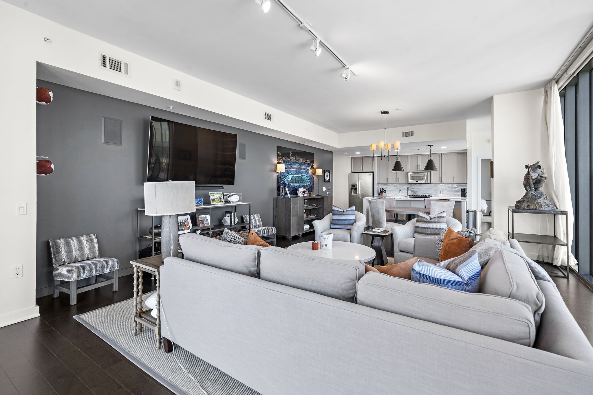 1212 Laurel St Unit: 1602