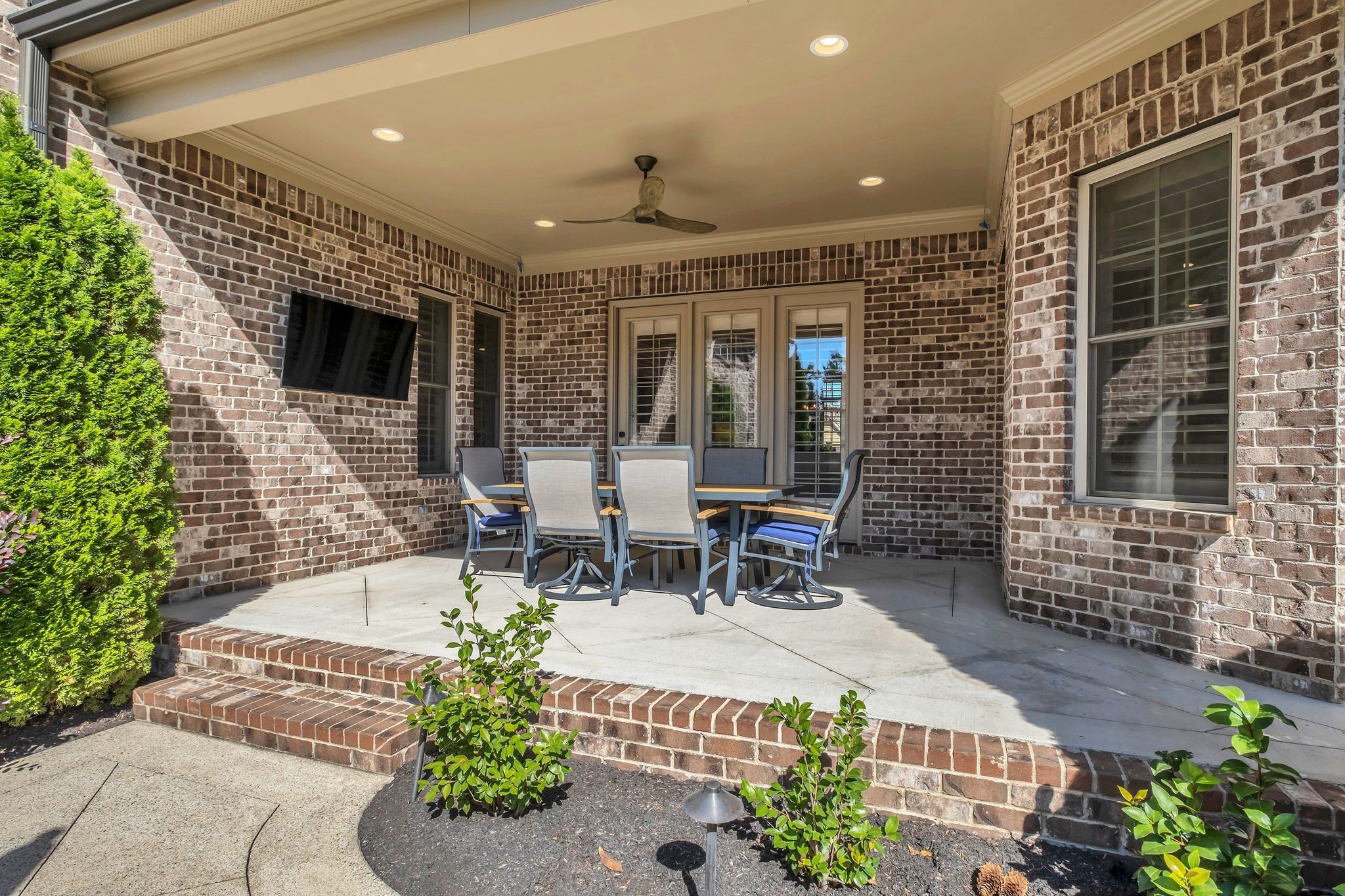 9713 Onyx Ln