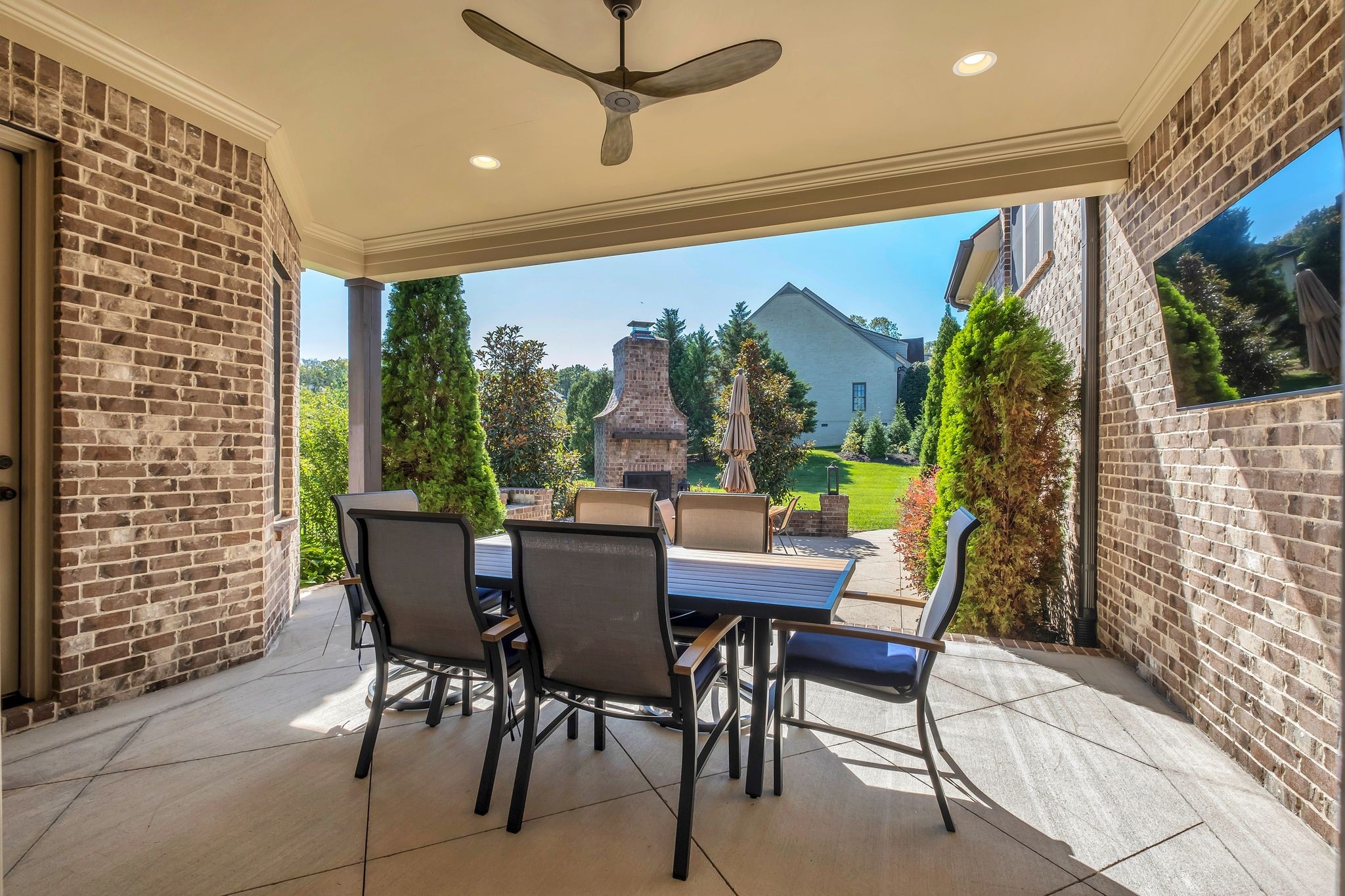 9713 Onyx Ln