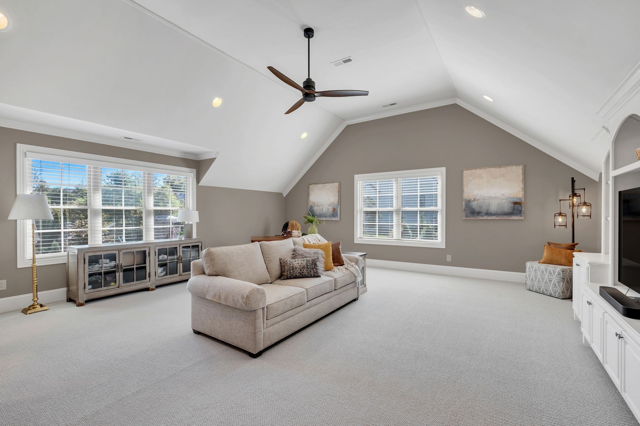9713 Onyx Ln