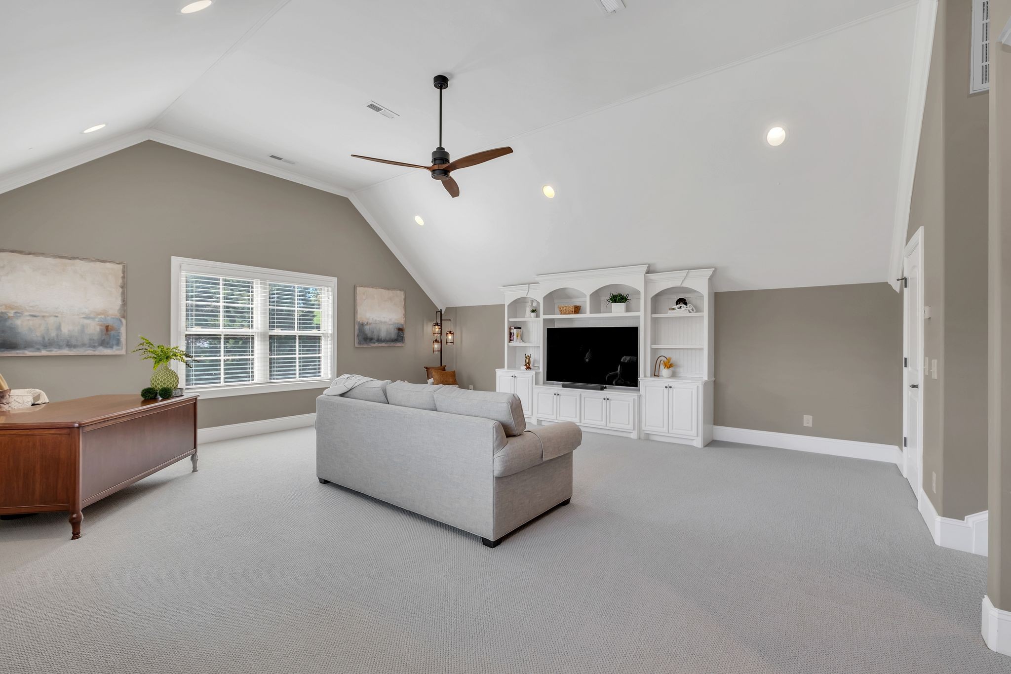 9713 Onyx Ln