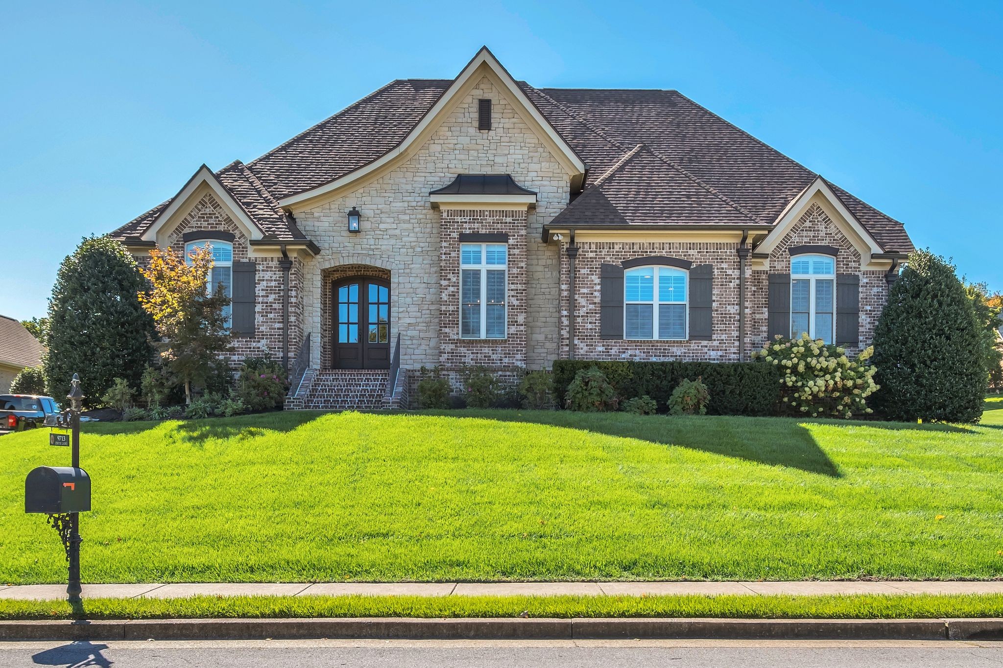 9713 Onyx Ln