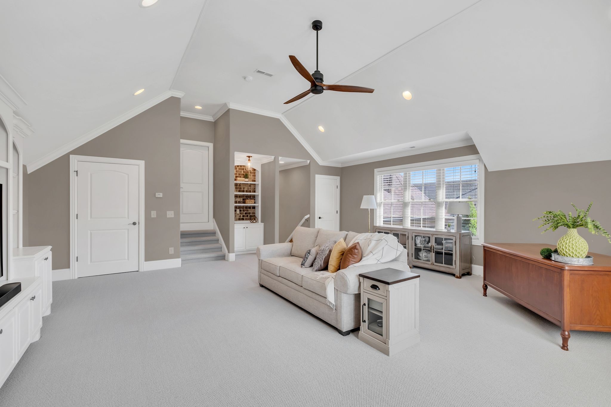 9713 Onyx Ln