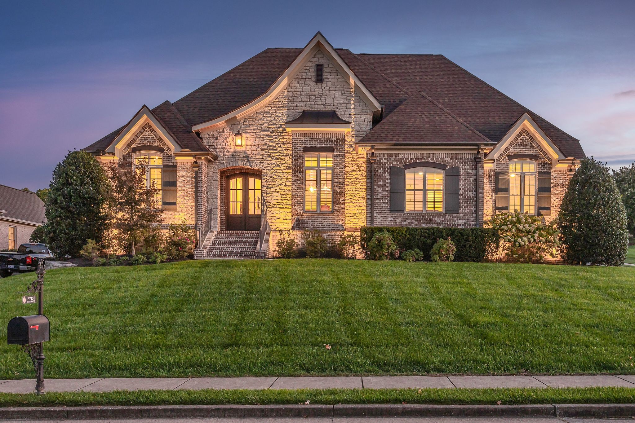 9713 Onyx Ln