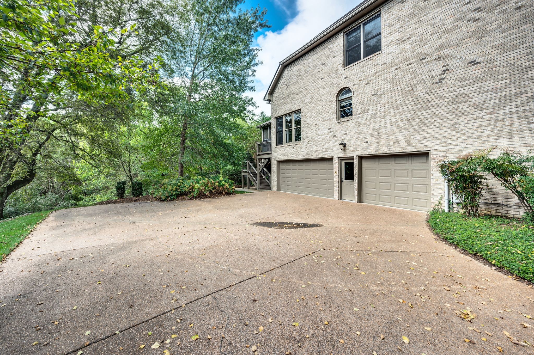 825 Pipers Ln