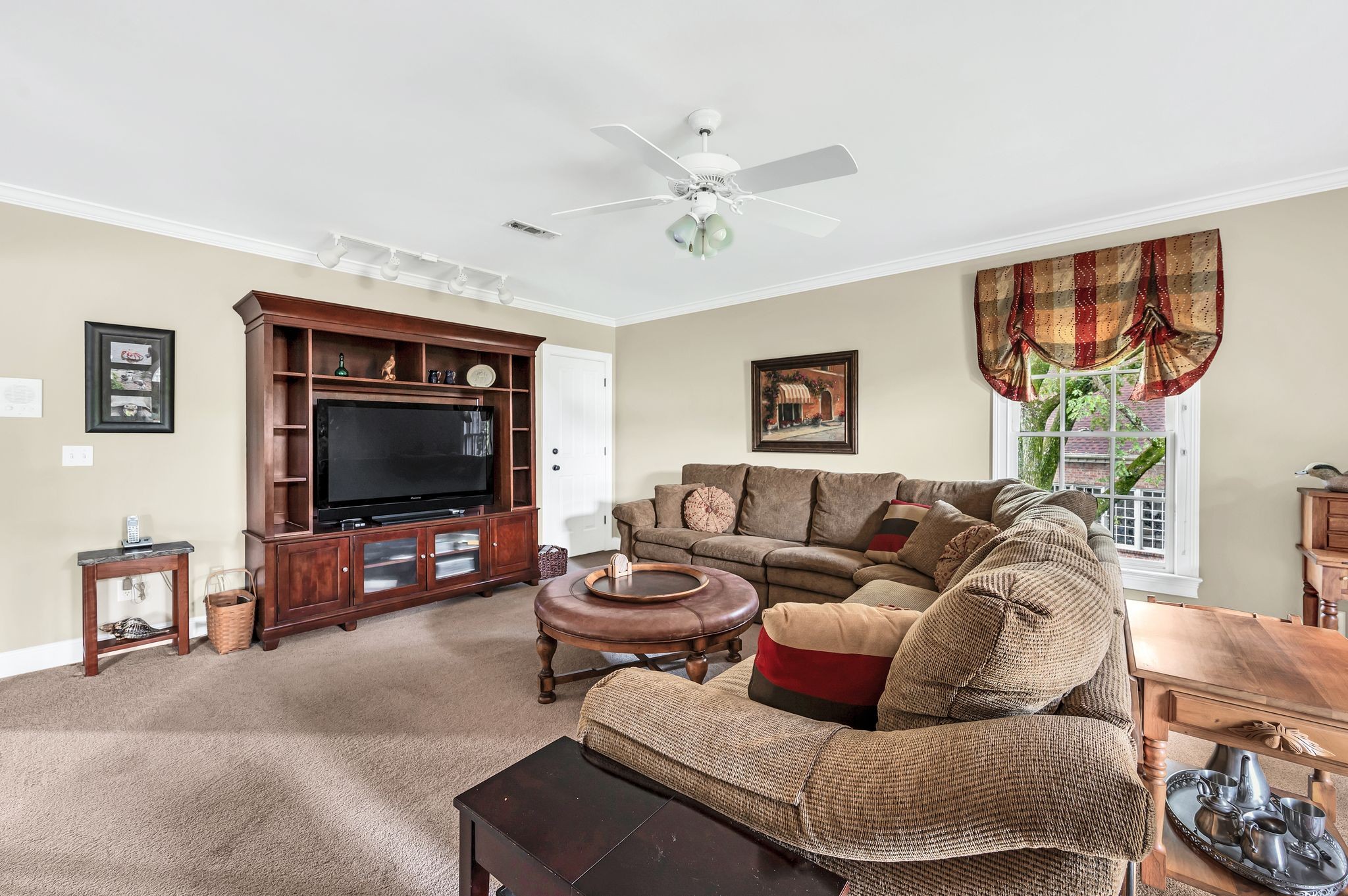 825 Pipers Ln