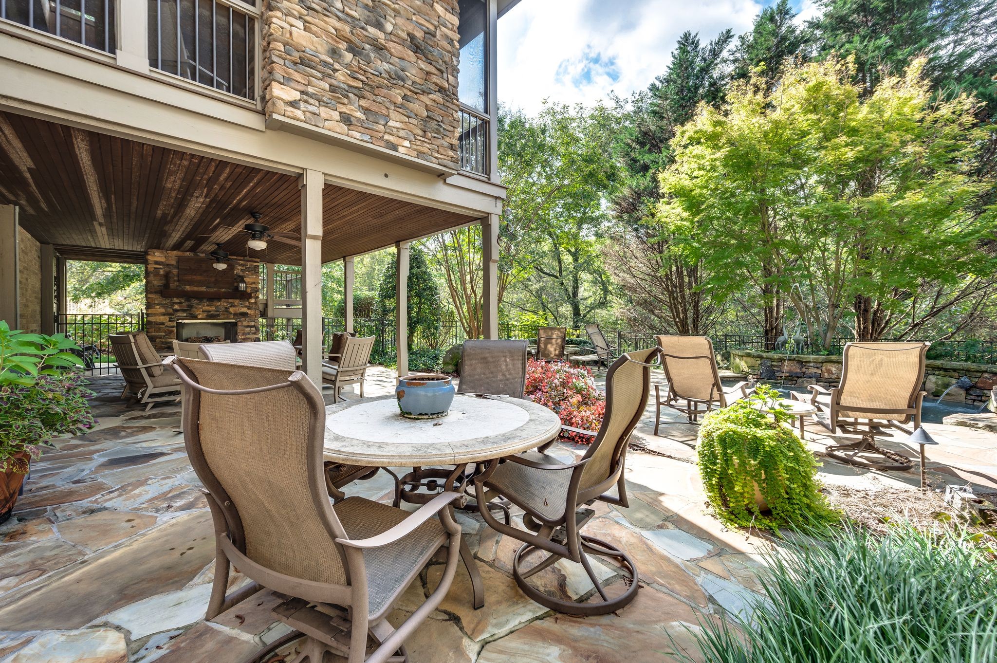 825 Pipers Ln