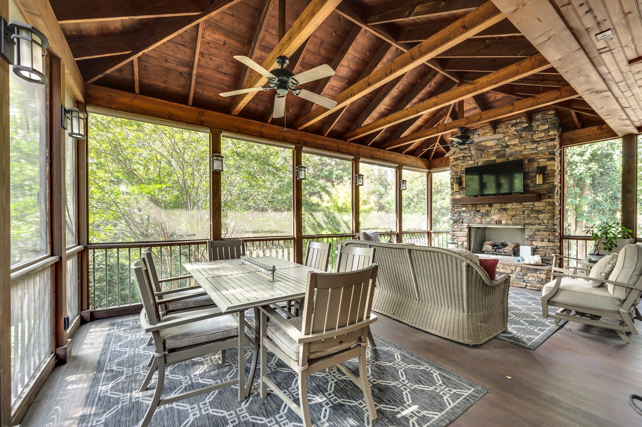 825 Pipers Ln