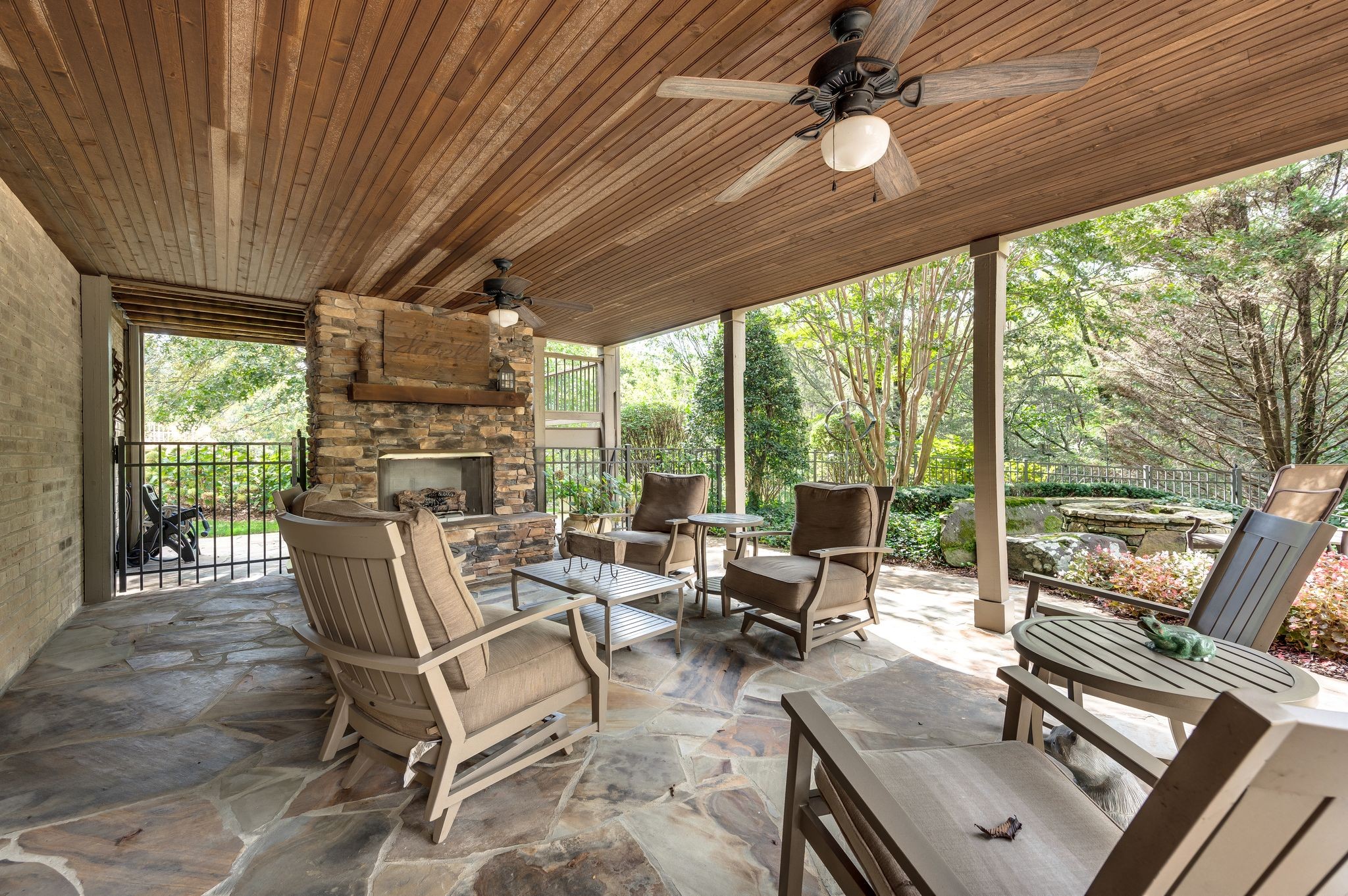 825 Pipers Ln
