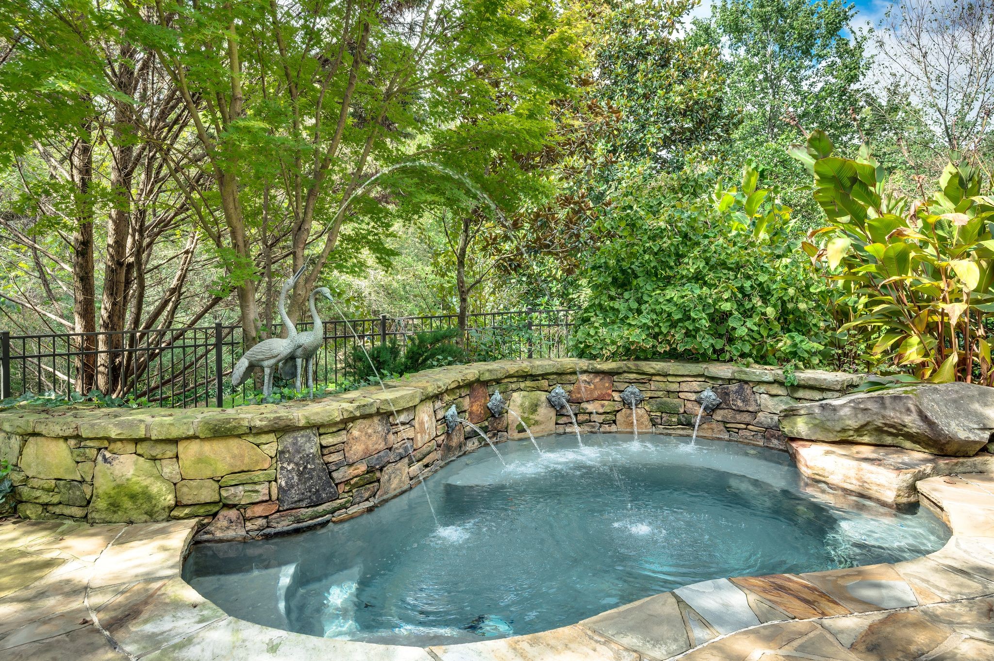 825 Pipers Ln