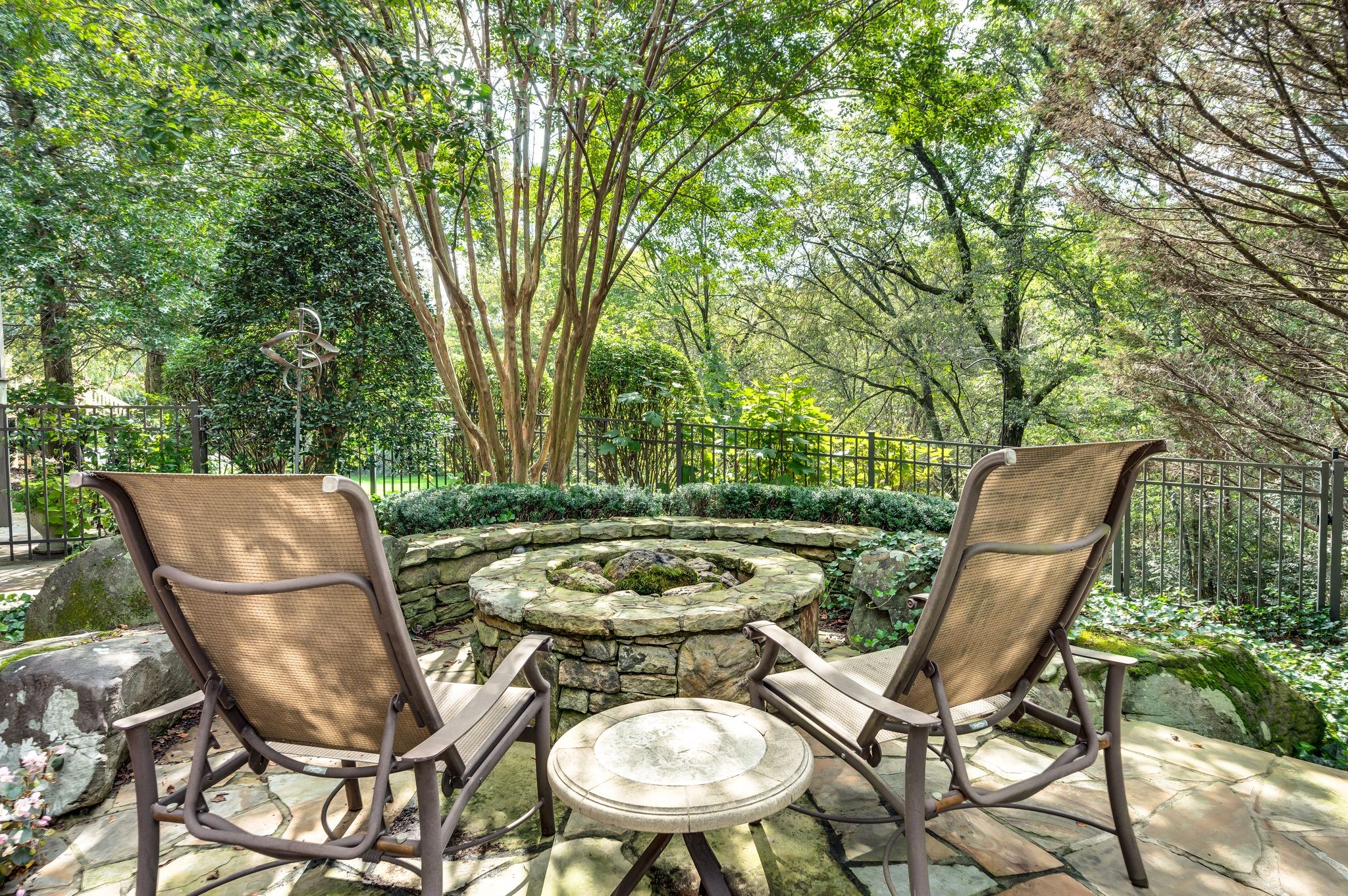 825 Pipers Ln