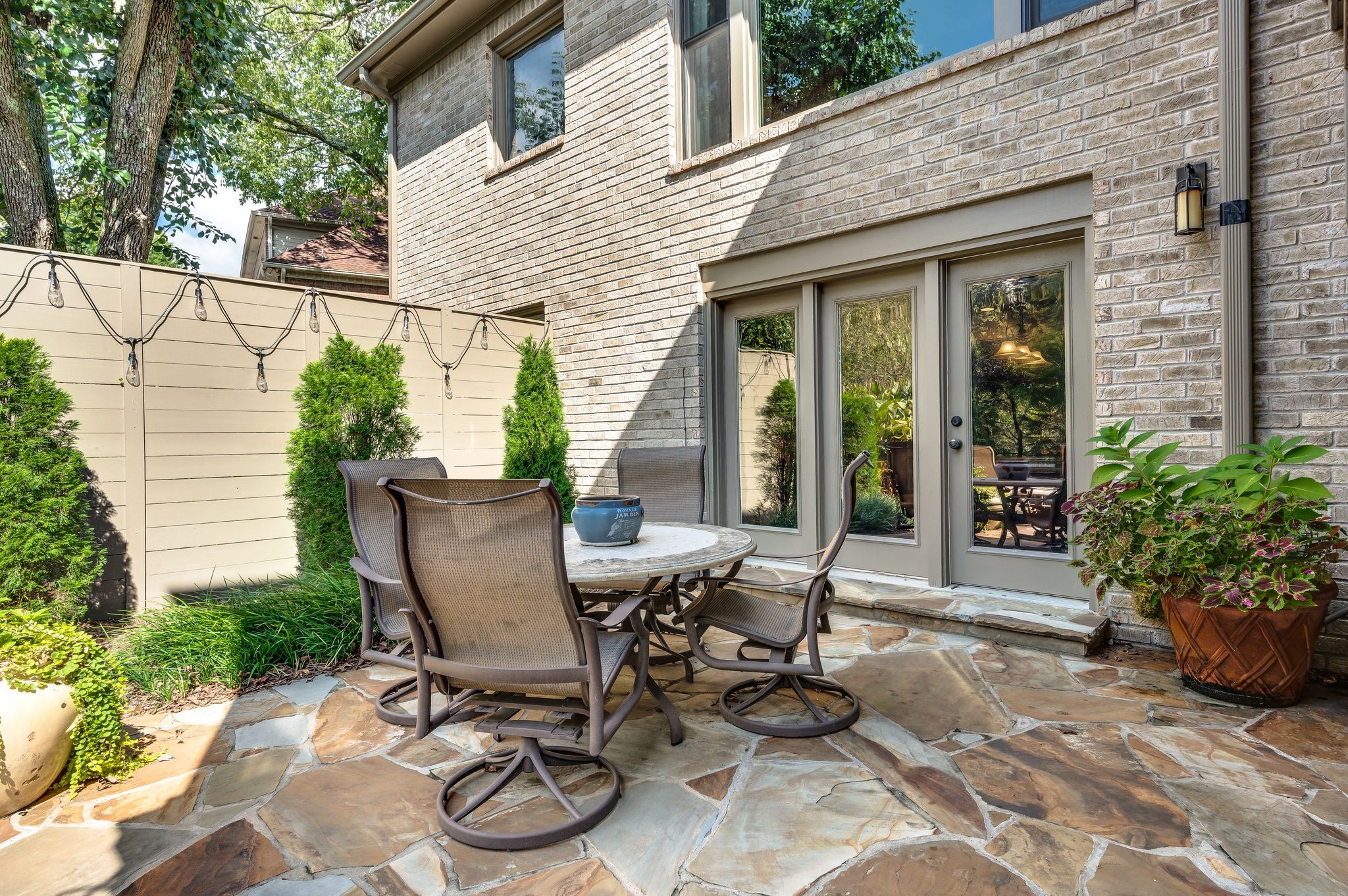 825 Pipers Ln