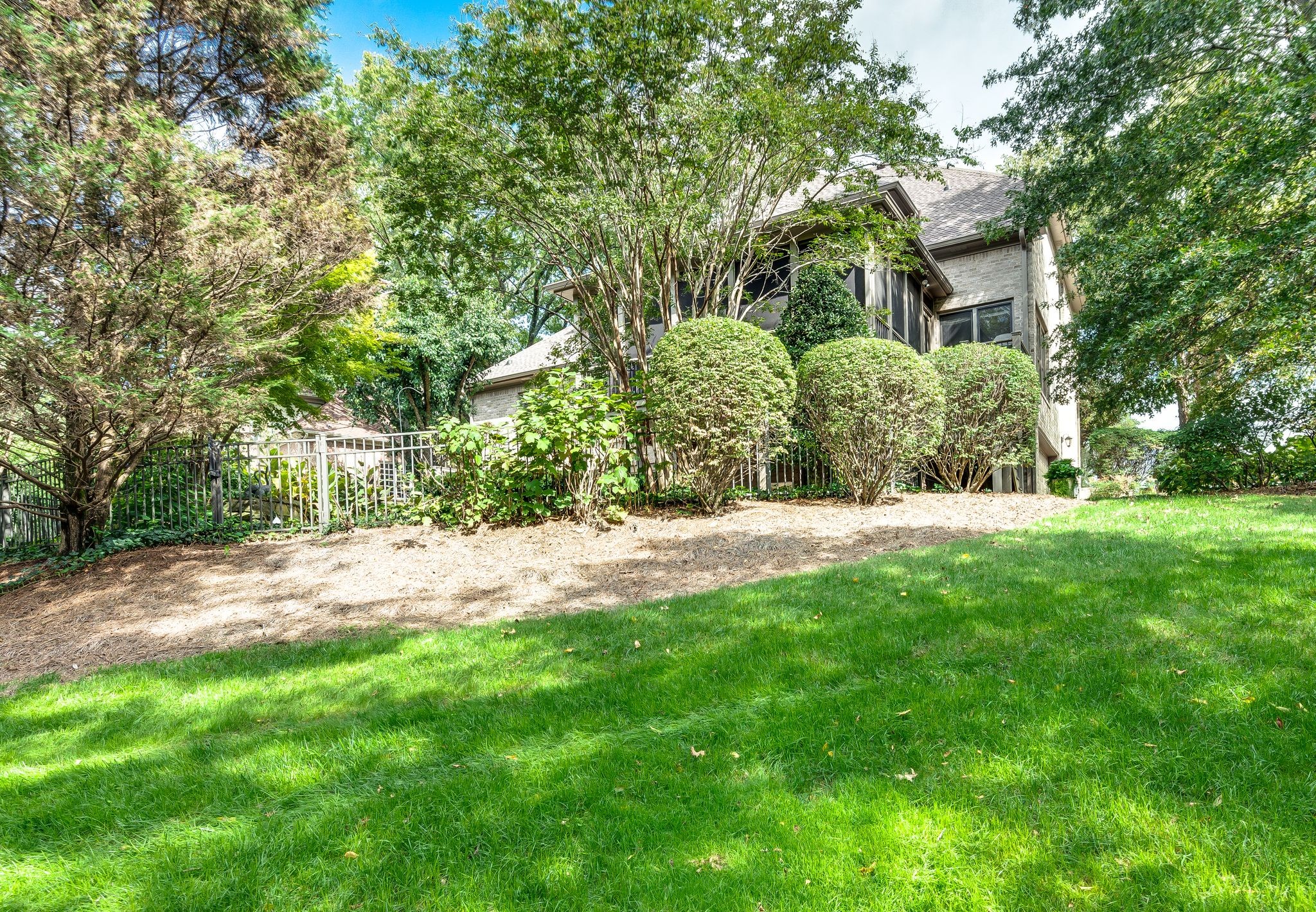 825 Pipers Ln