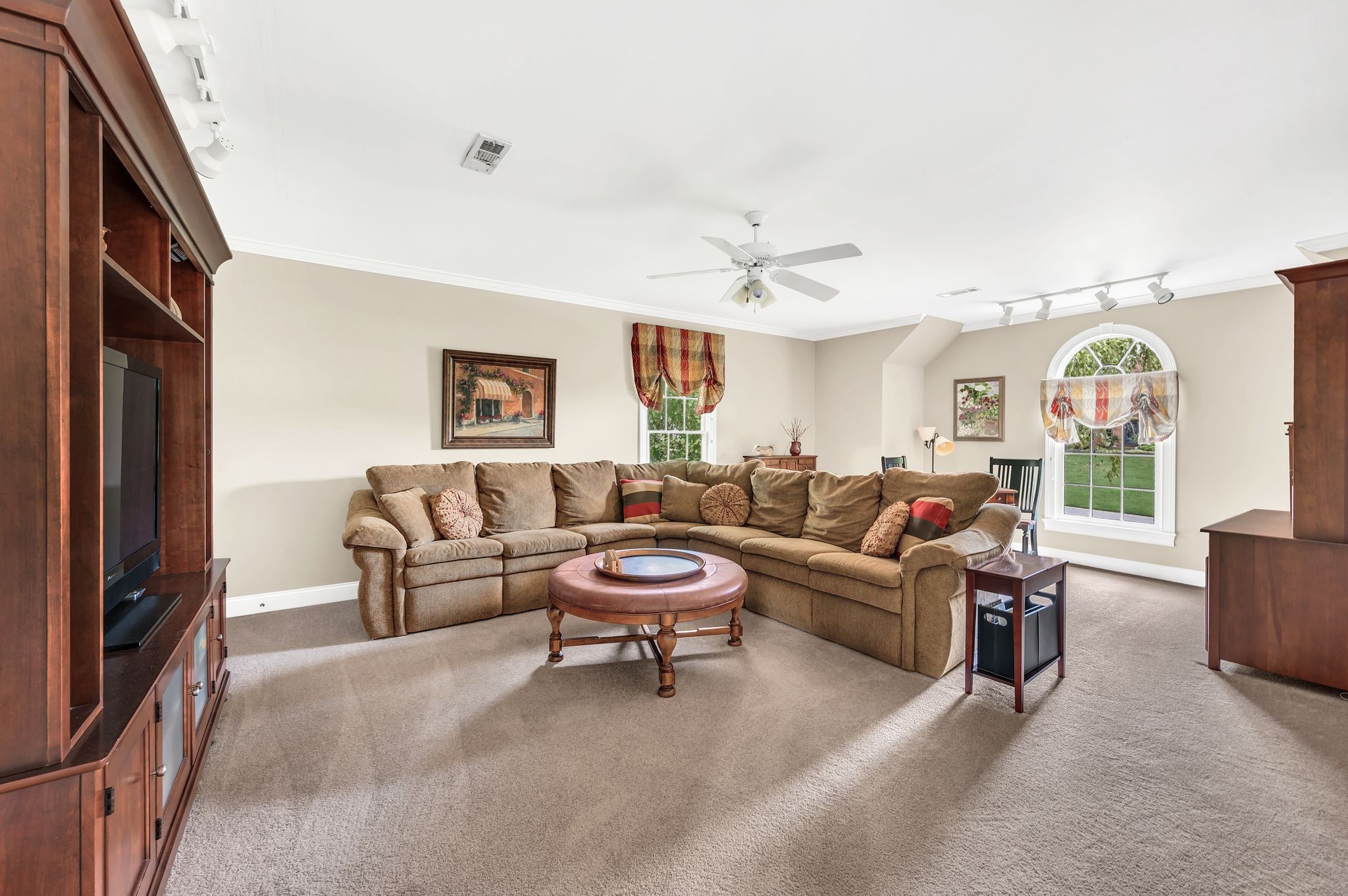 825 Pipers Ln
