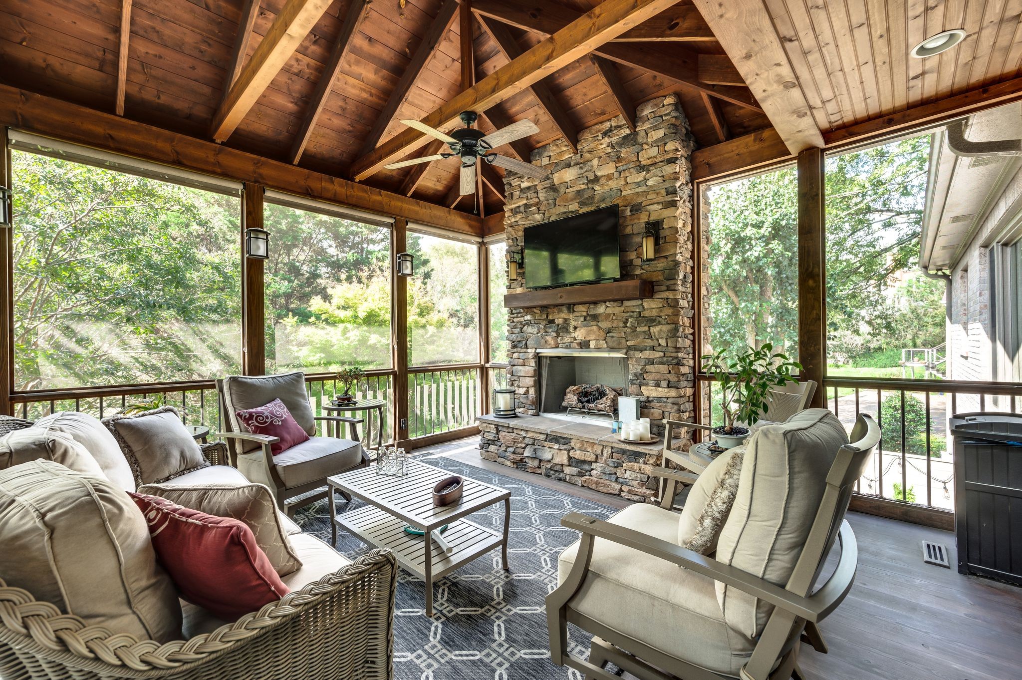 825 Pipers Ln