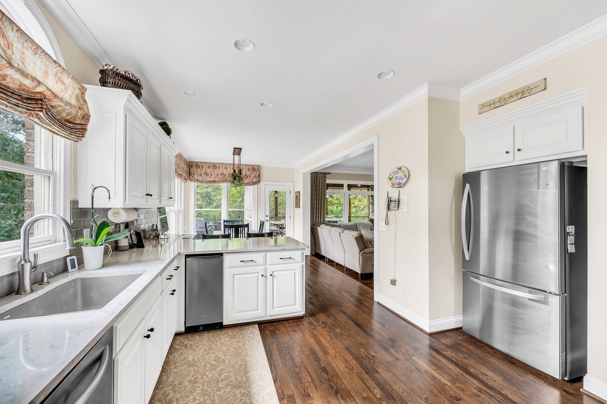 825 Pipers Ln