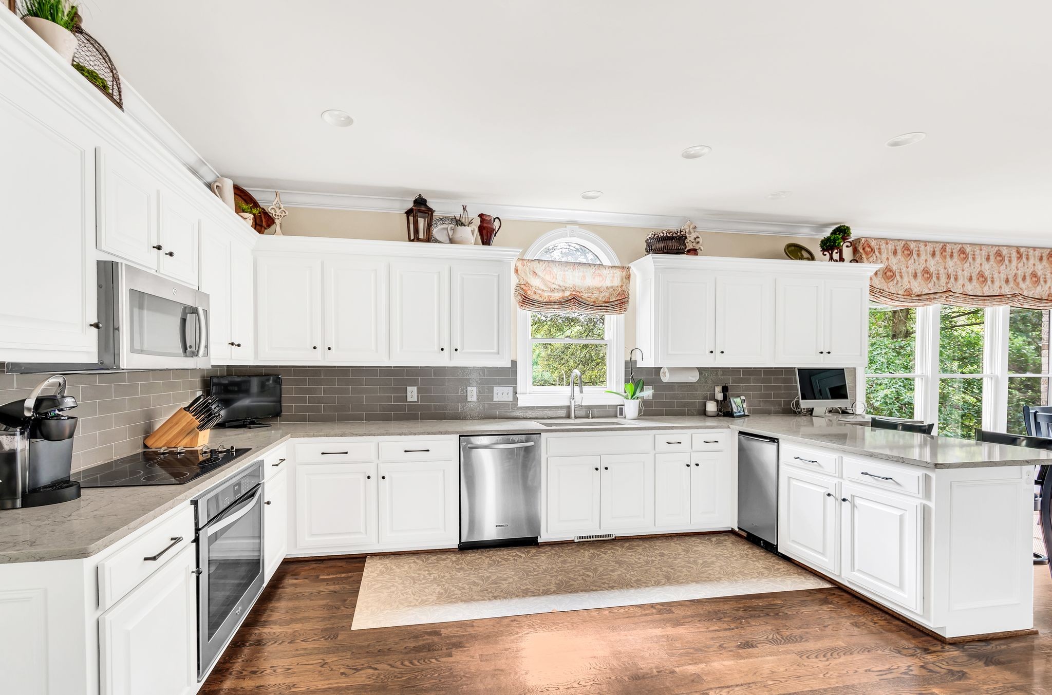 825 Pipers Ln