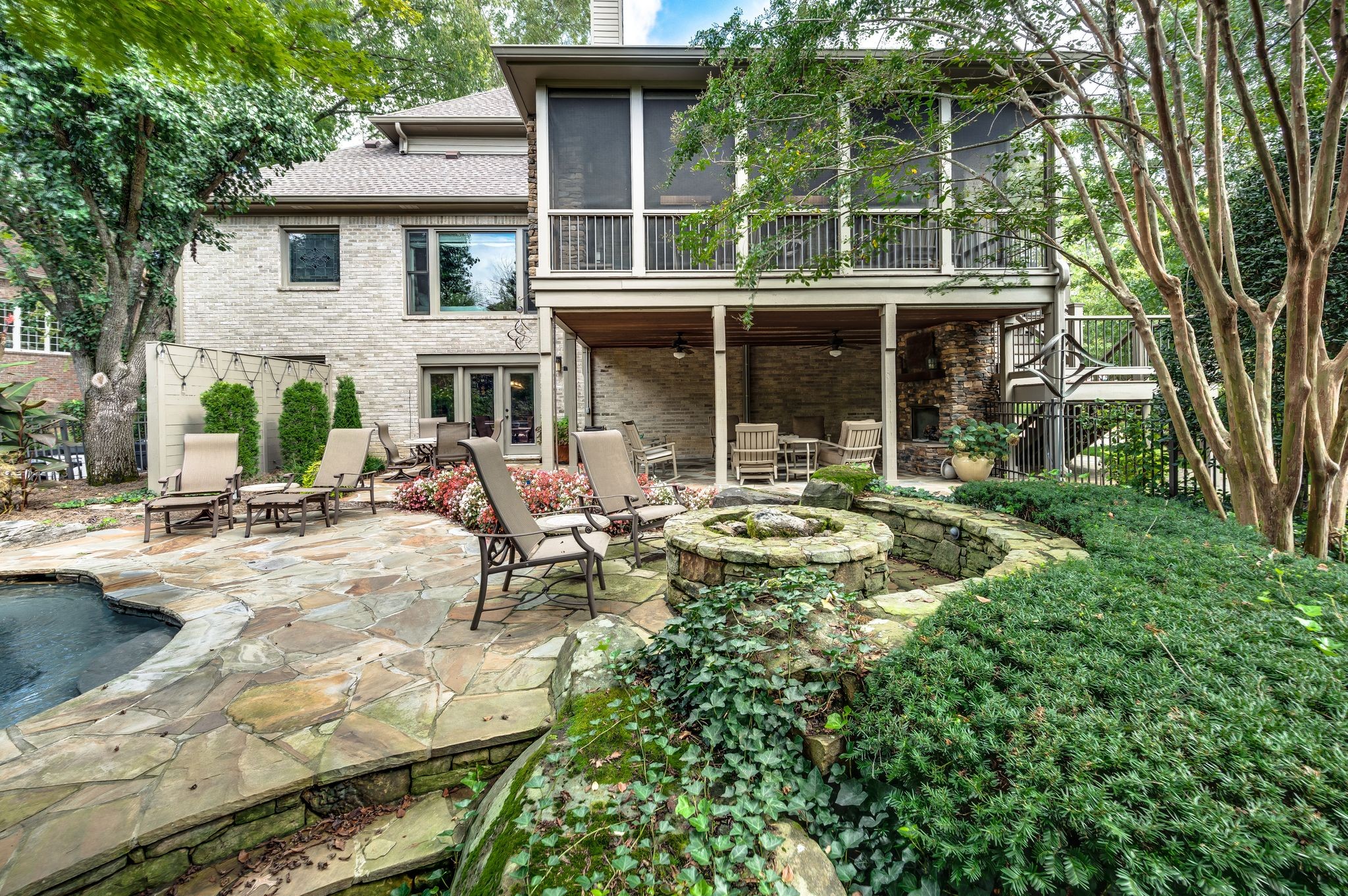 825 Pipers Ln