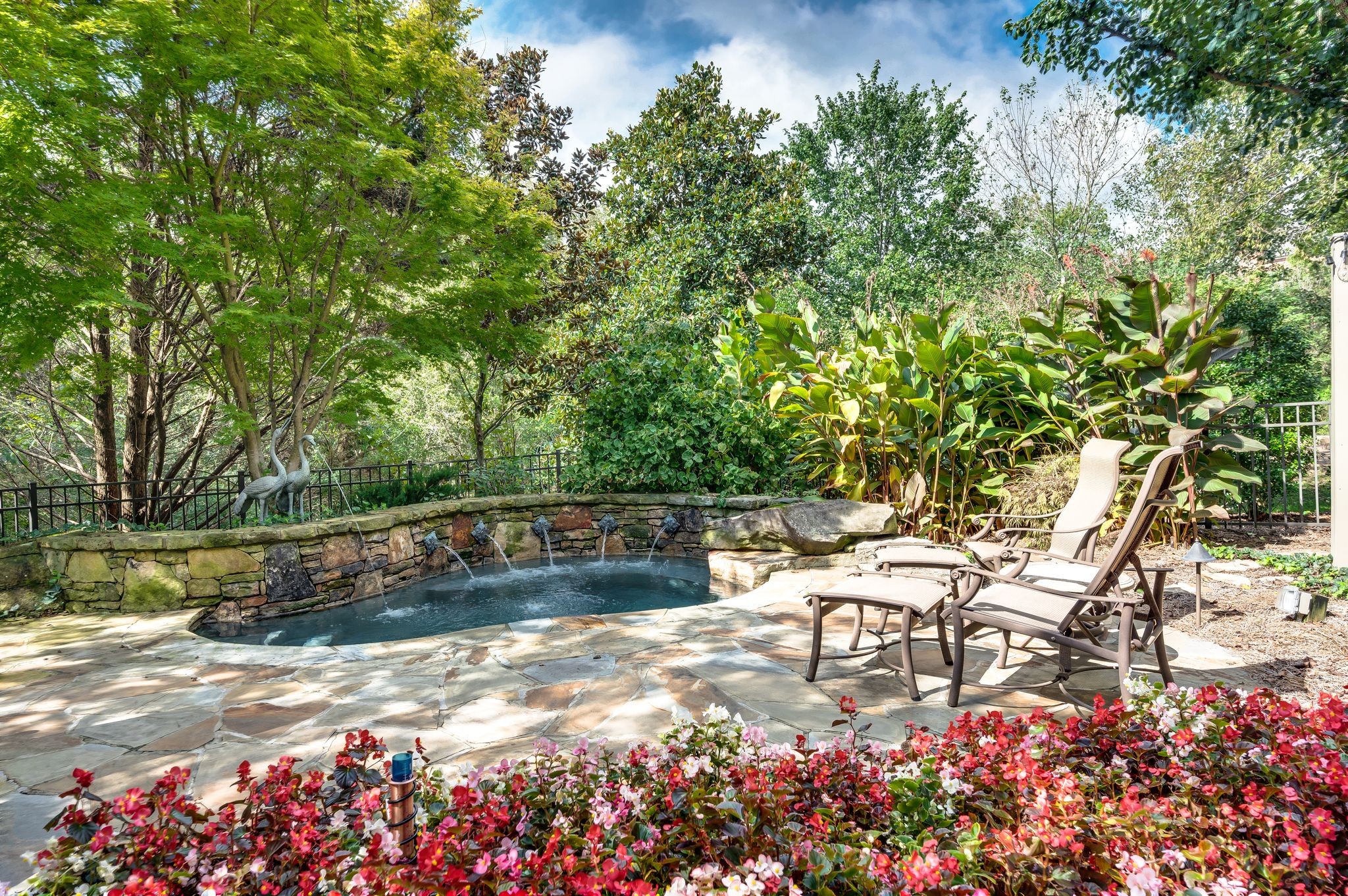 825 Pipers Ln