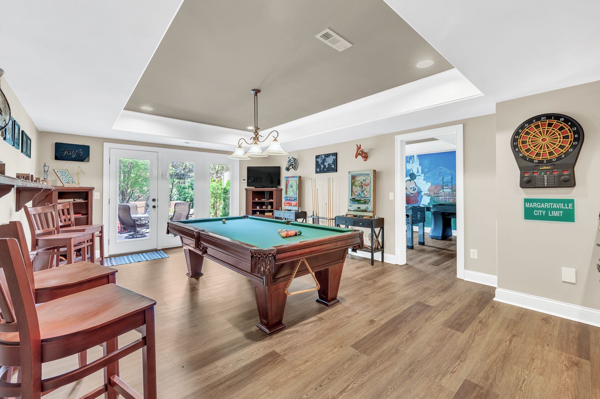 825 Pipers Ln