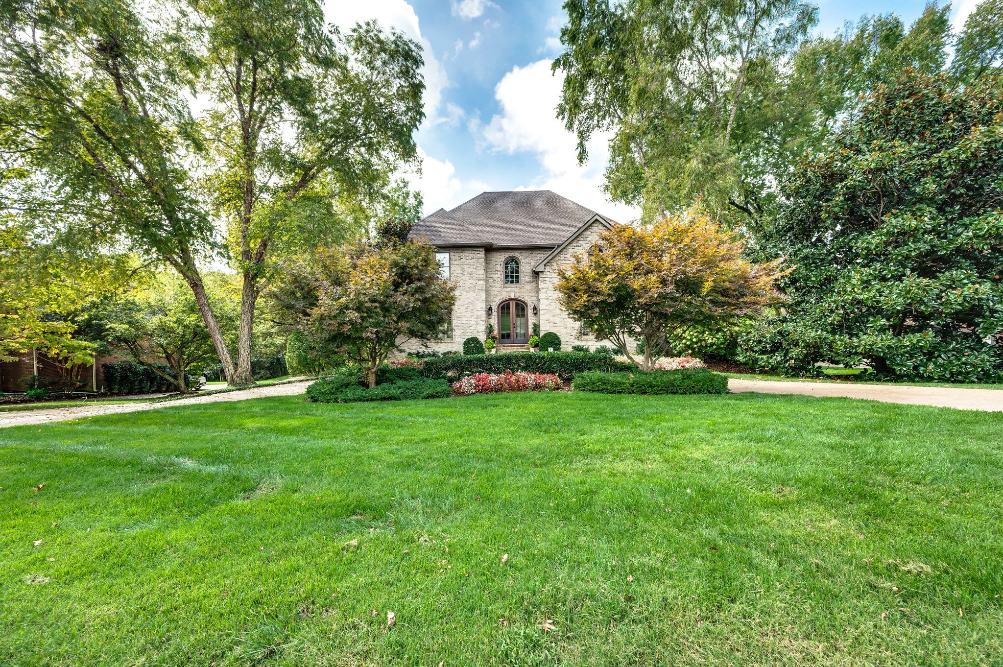 825 Pipers Ln