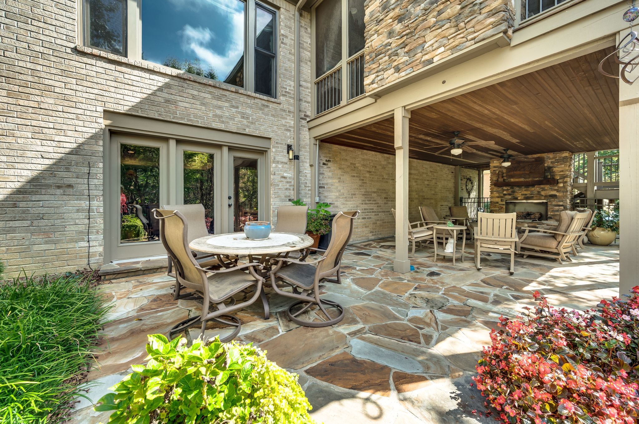 825 Pipers Ln