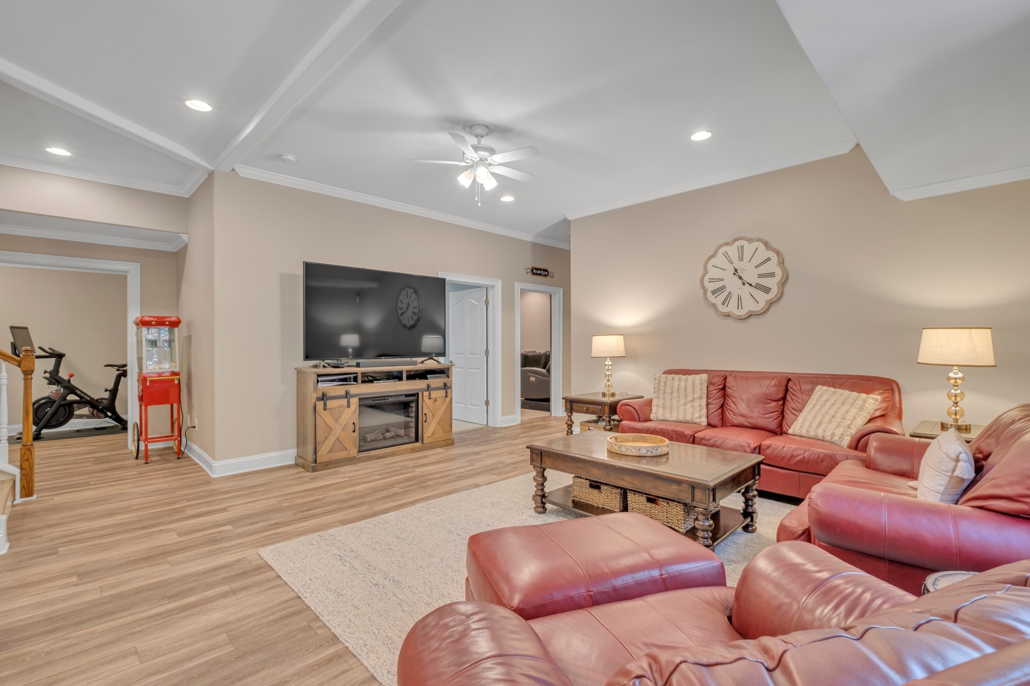 808 Aldwych Circle