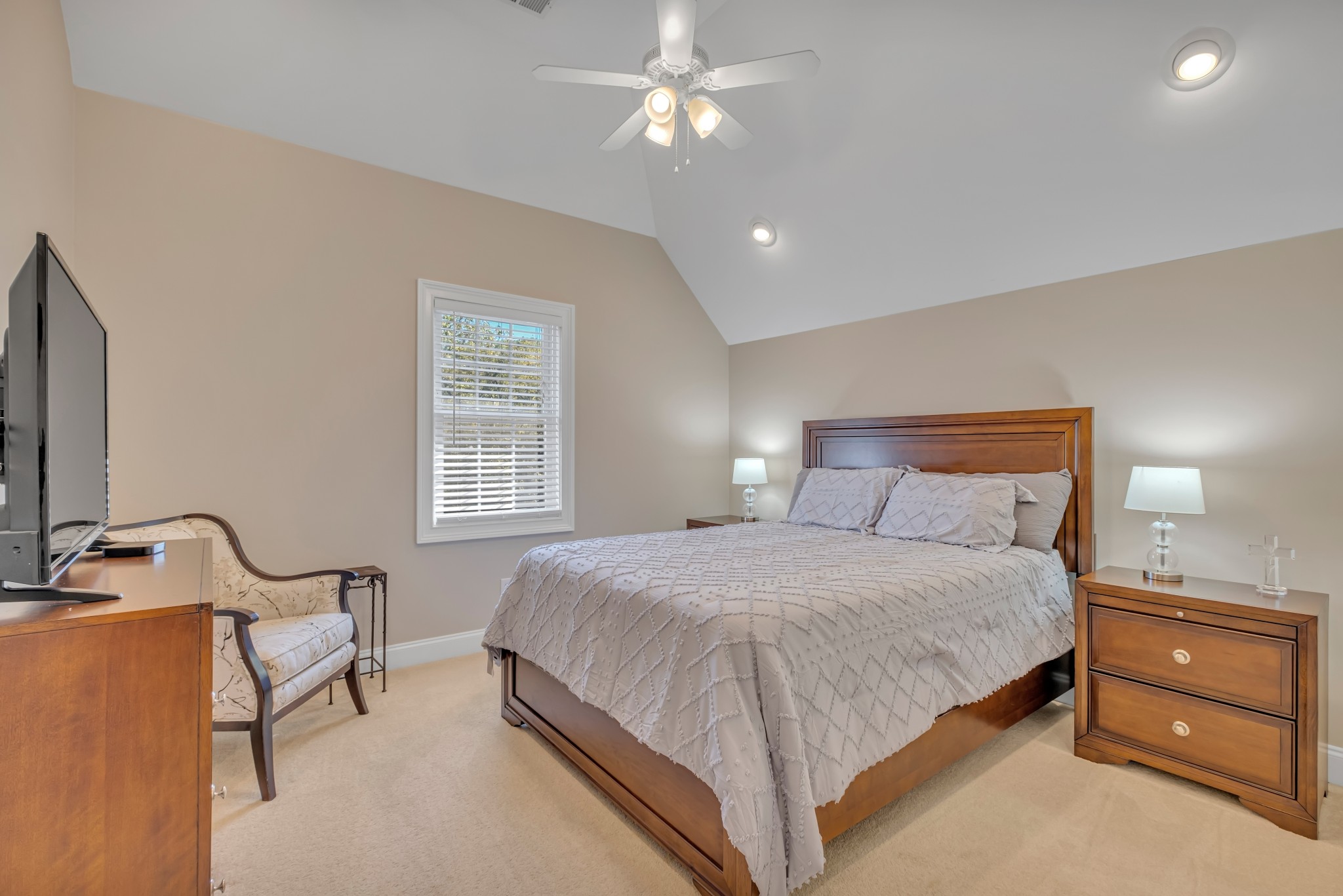808 Aldwych Circle