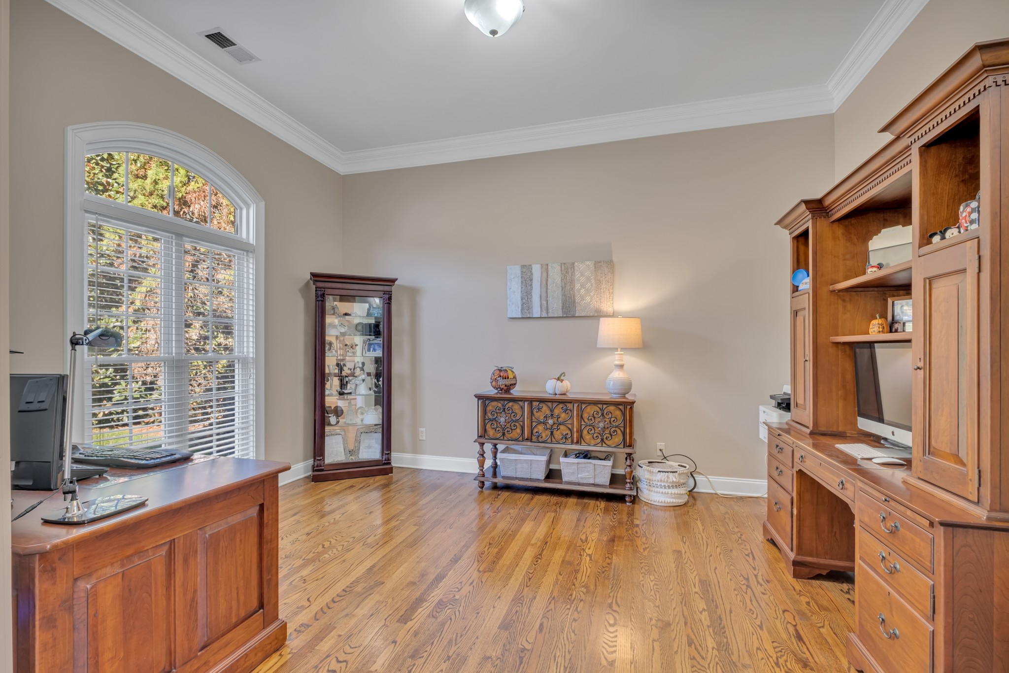808 Aldwych Circle