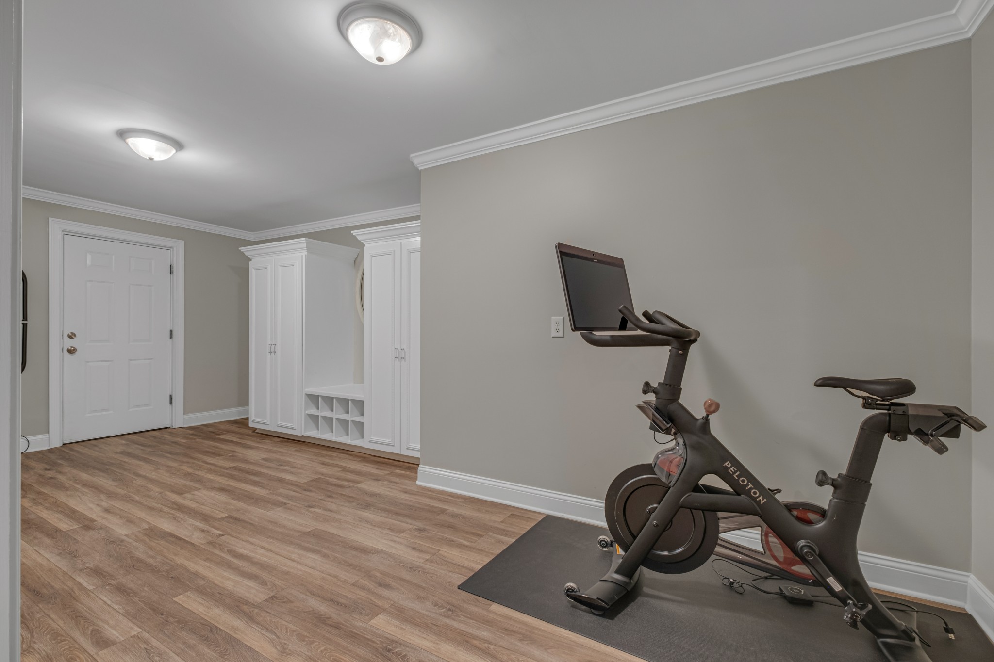 808 Aldwych Circle