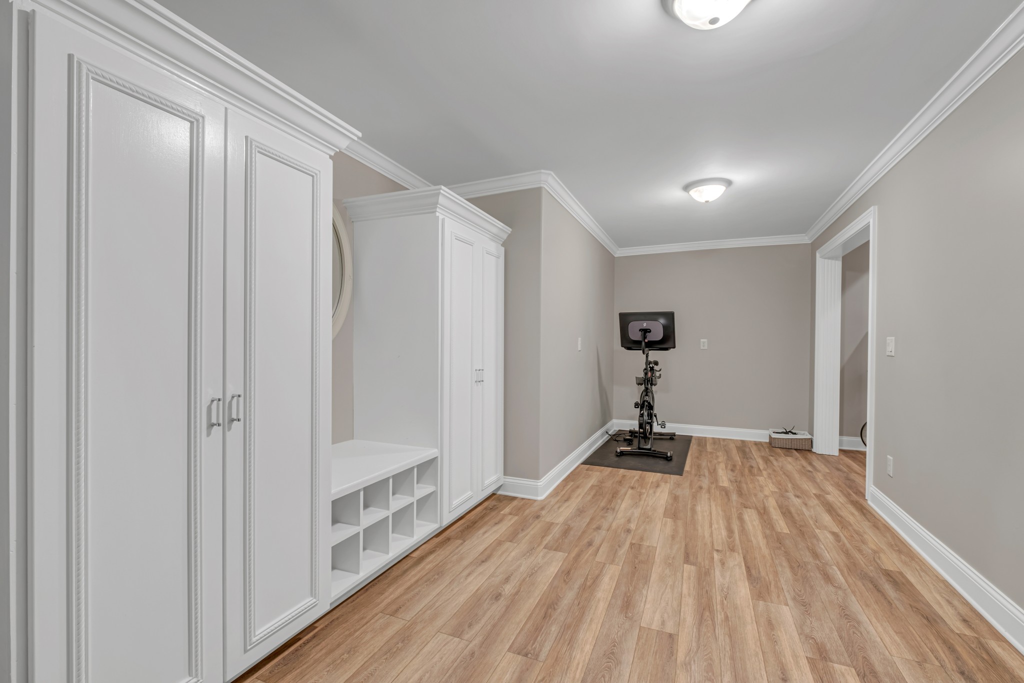 808 Aldwych Circle