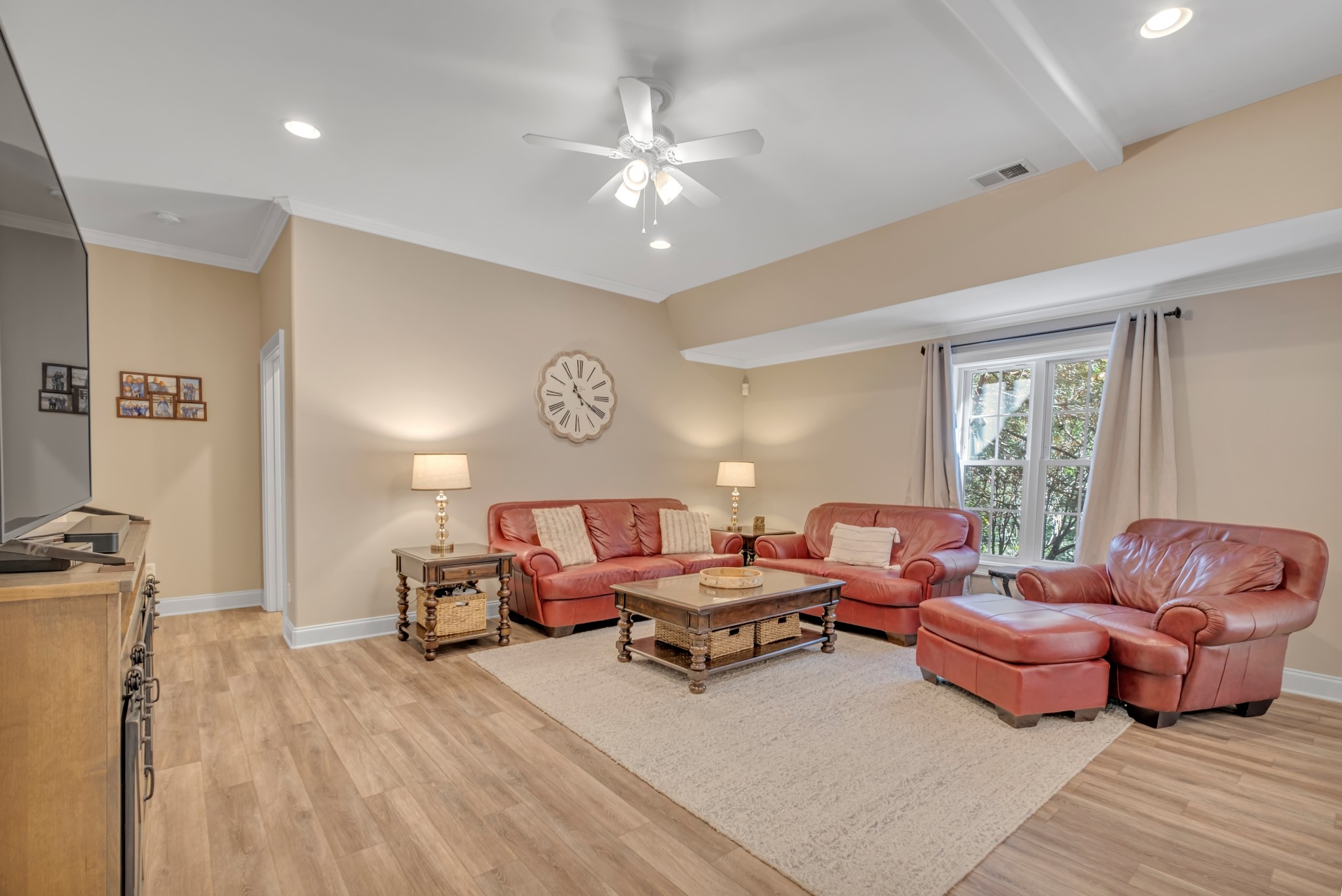808 Aldwych Circle