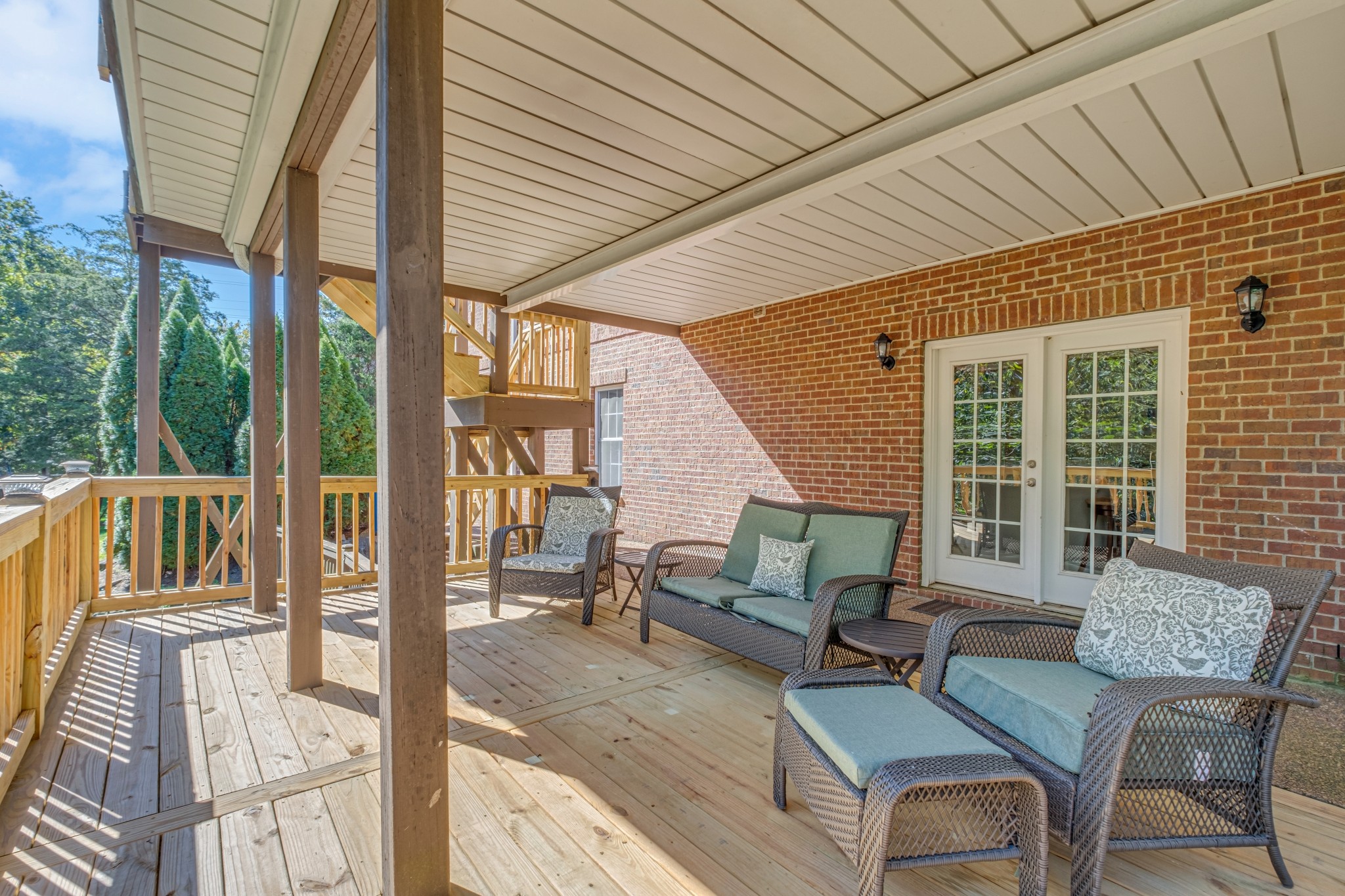 808 Aldwych Circle