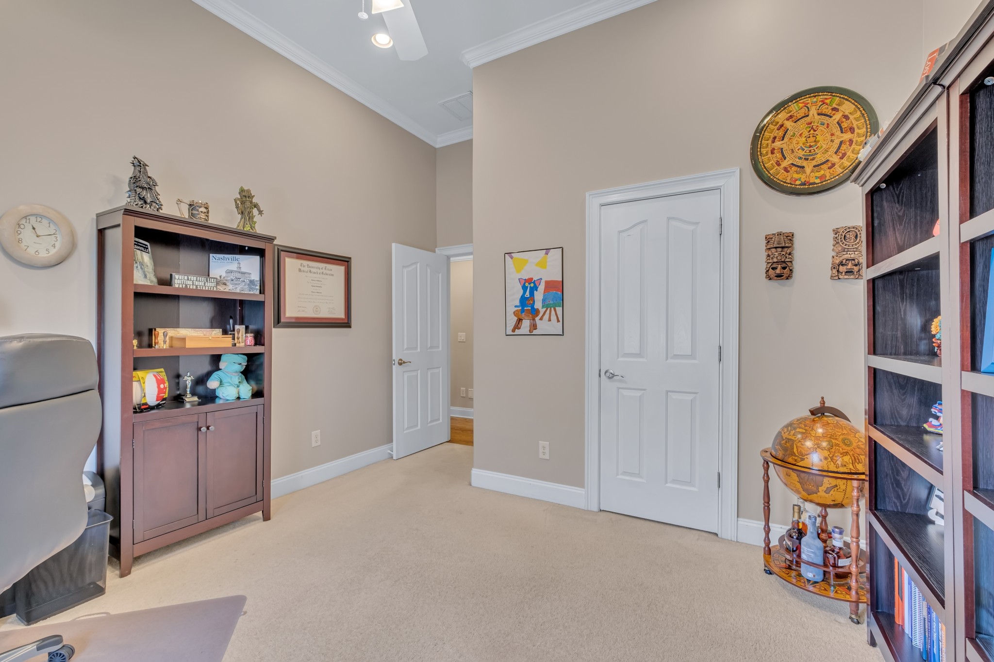 808 Aldwych Circle