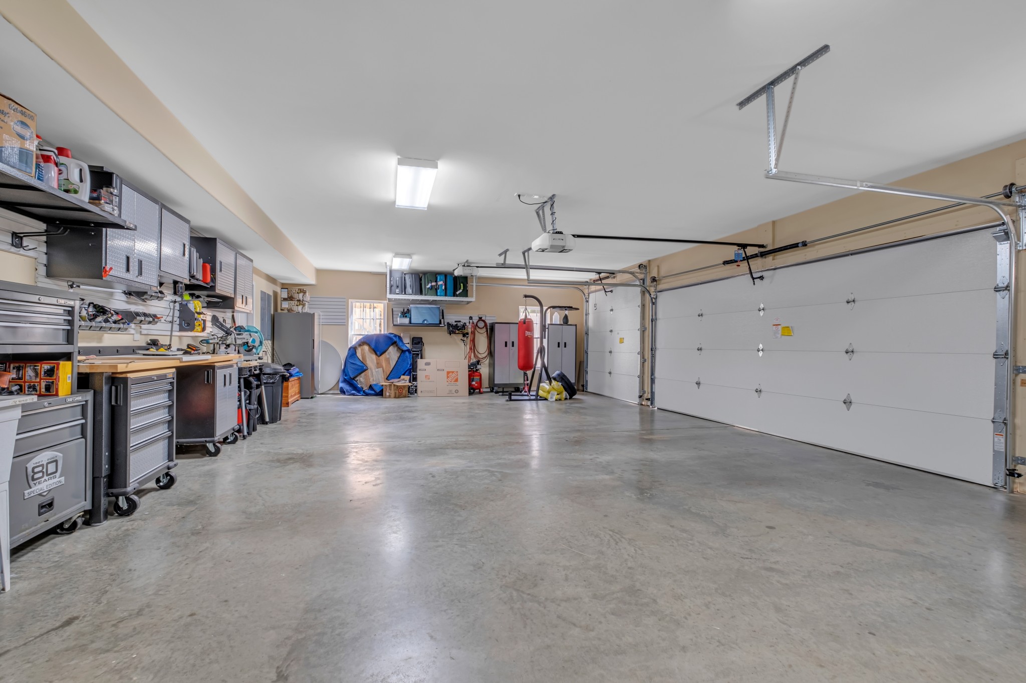 808 Aldwych Circle