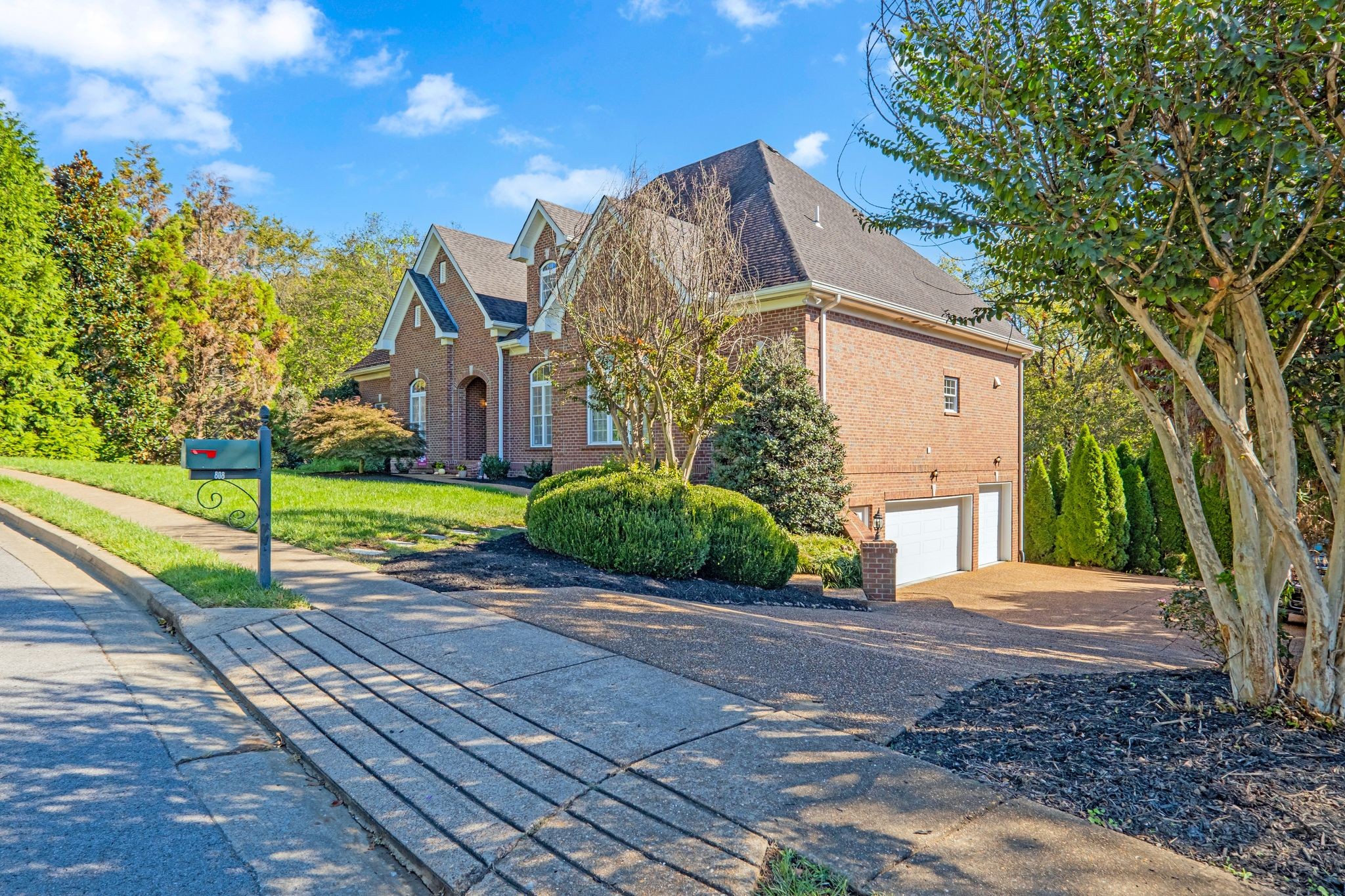 808 Aldwych Circle