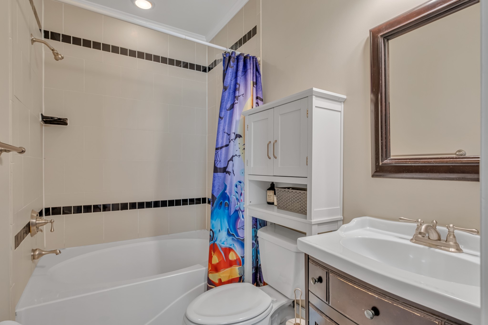 808 Aldwych Circle
