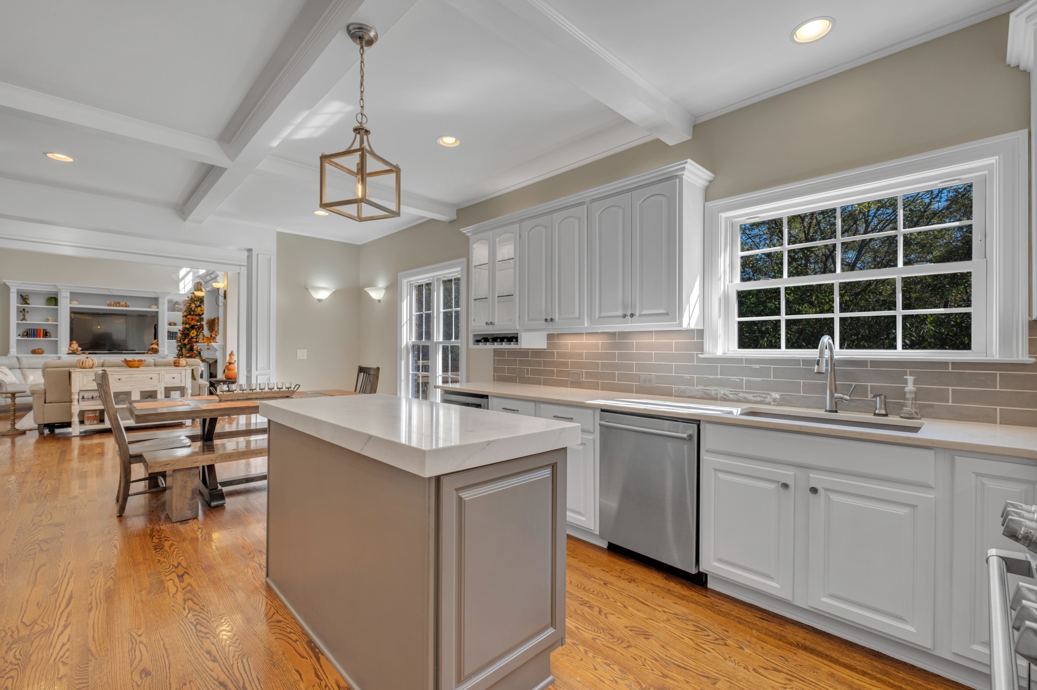 808 Aldwych Circle