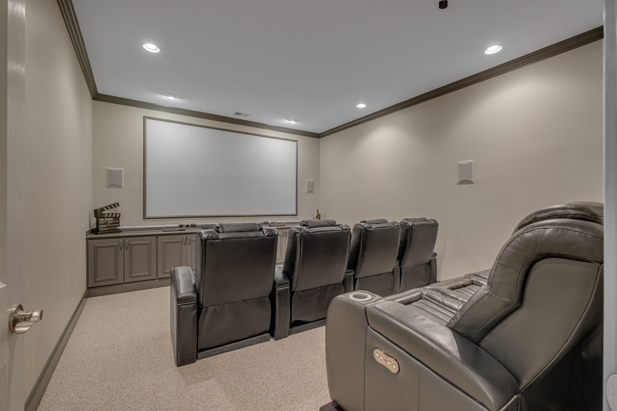 808 Aldwych Circle